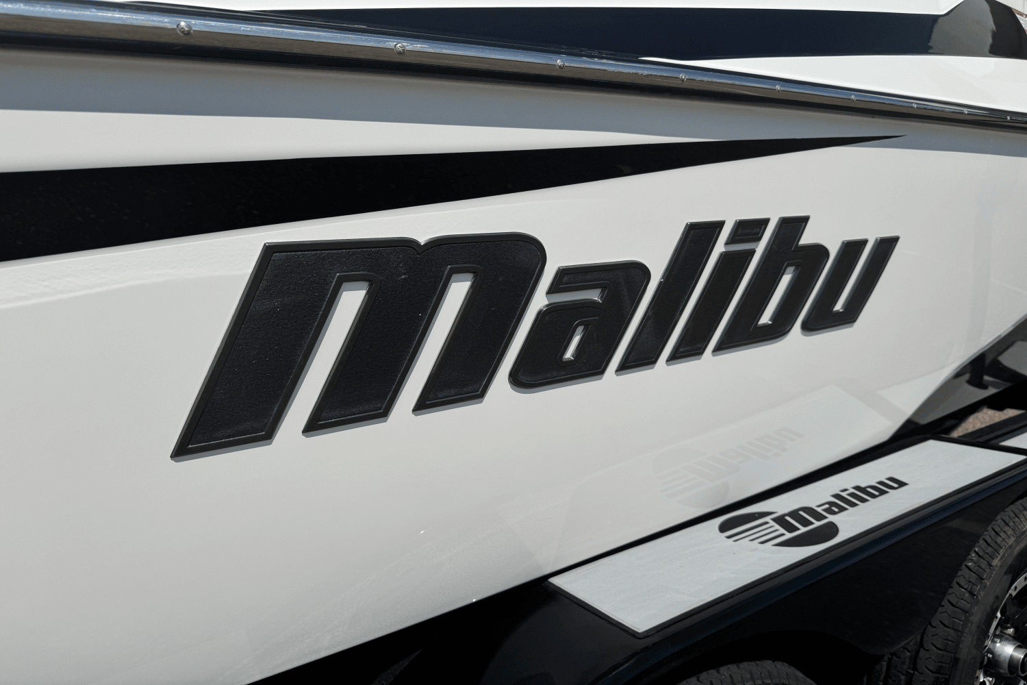 2018 Malibu 21 VLX Image Thumbnail #3