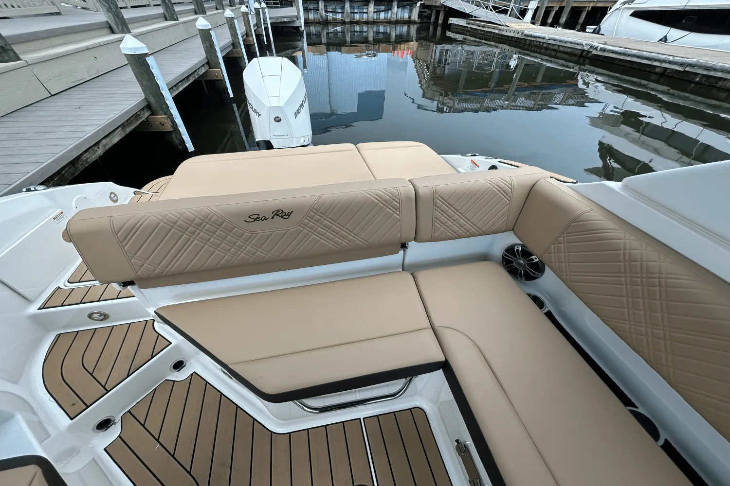 2026 Sea Ray SDX 250 Outboard Image Thumbnail #7