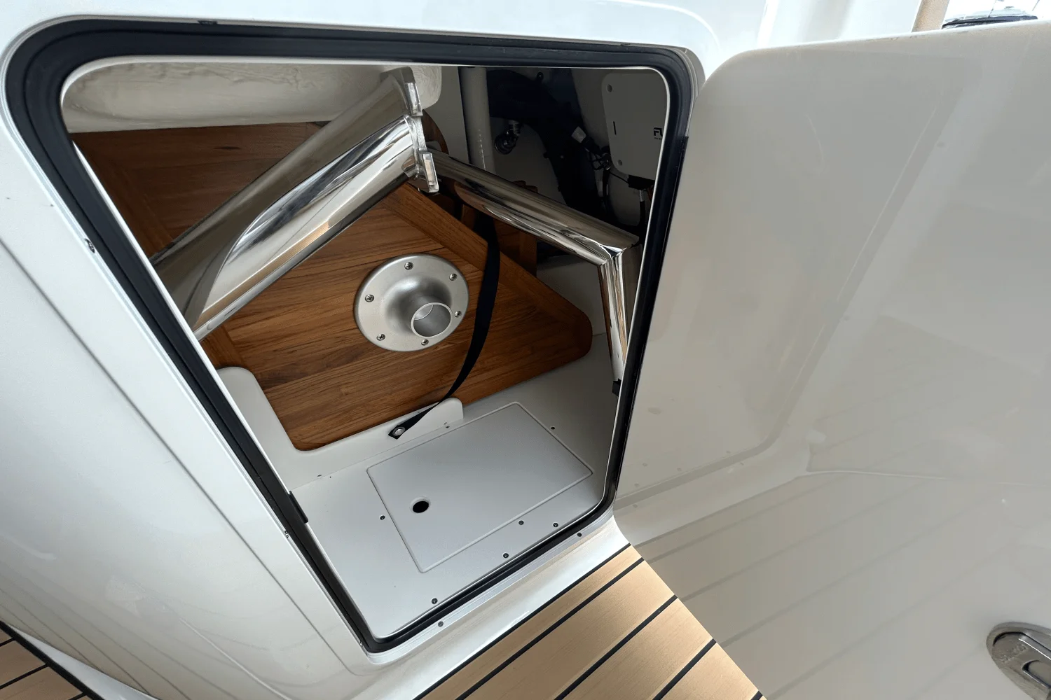 2026 Sea Ray SDX 250 Outboard Image Thumbnail #18