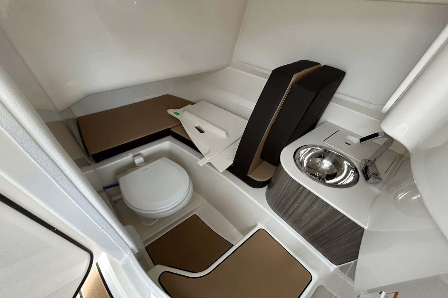 2026 Sea Ray SDX 250 Outboard Image Thumbnail #14