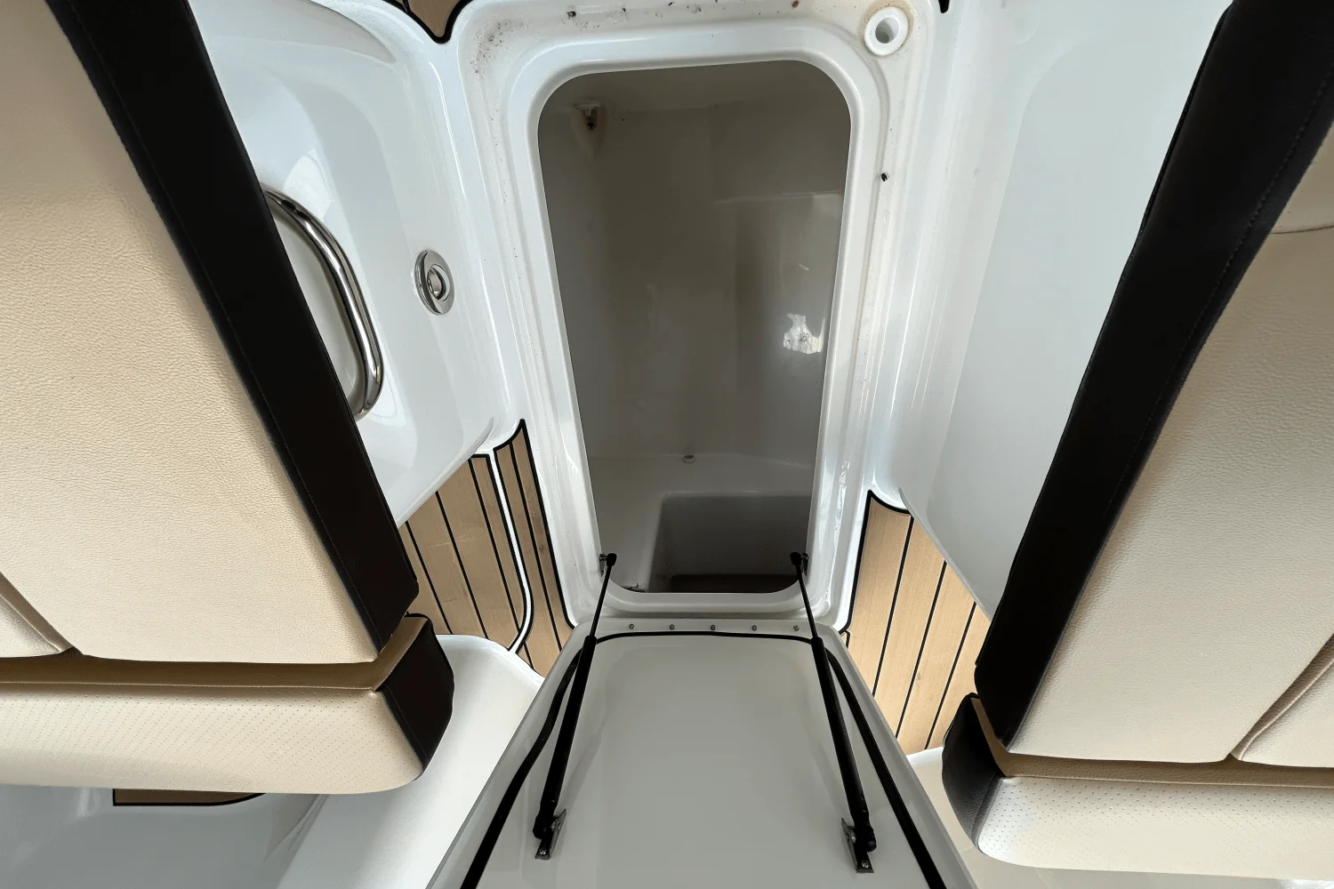 2026 Sea Ray SDX 250 Outboard Image Thumbnail #24