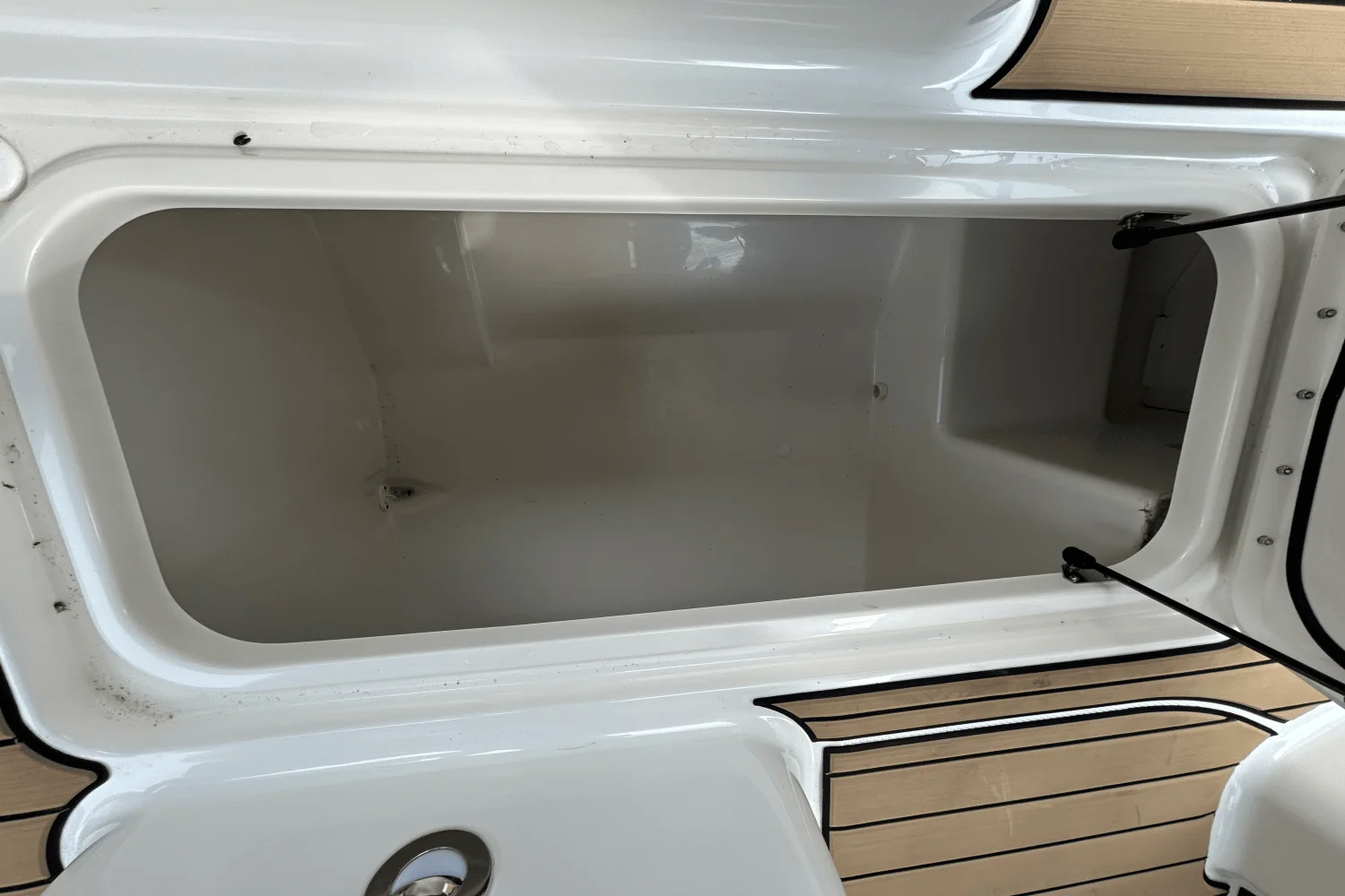 2026 Sea Ray SDX 250 Outboard Image Thumbnail #25