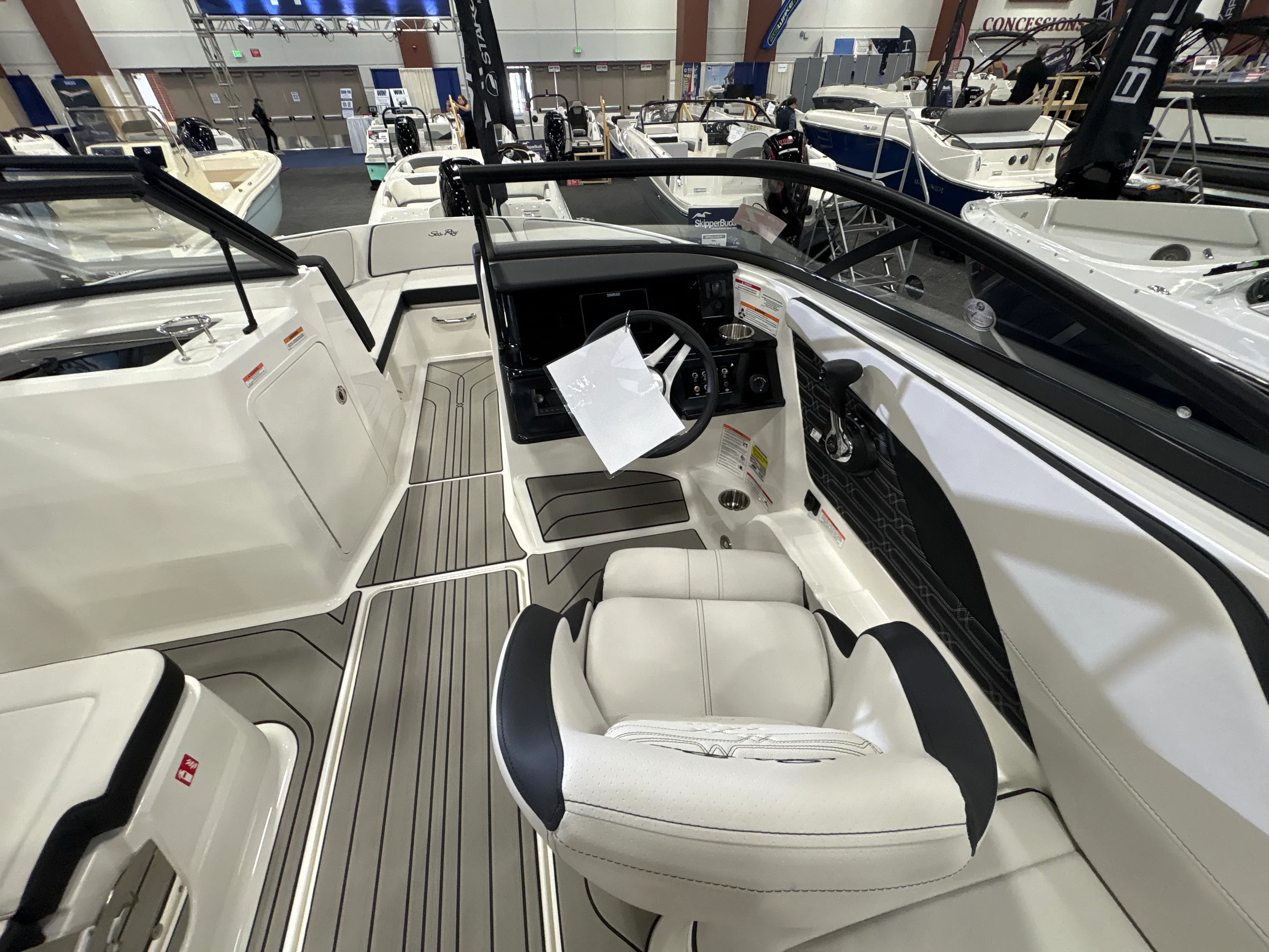 2026 Sea Ray SPX 210 Outboard Image Thumbnail #17