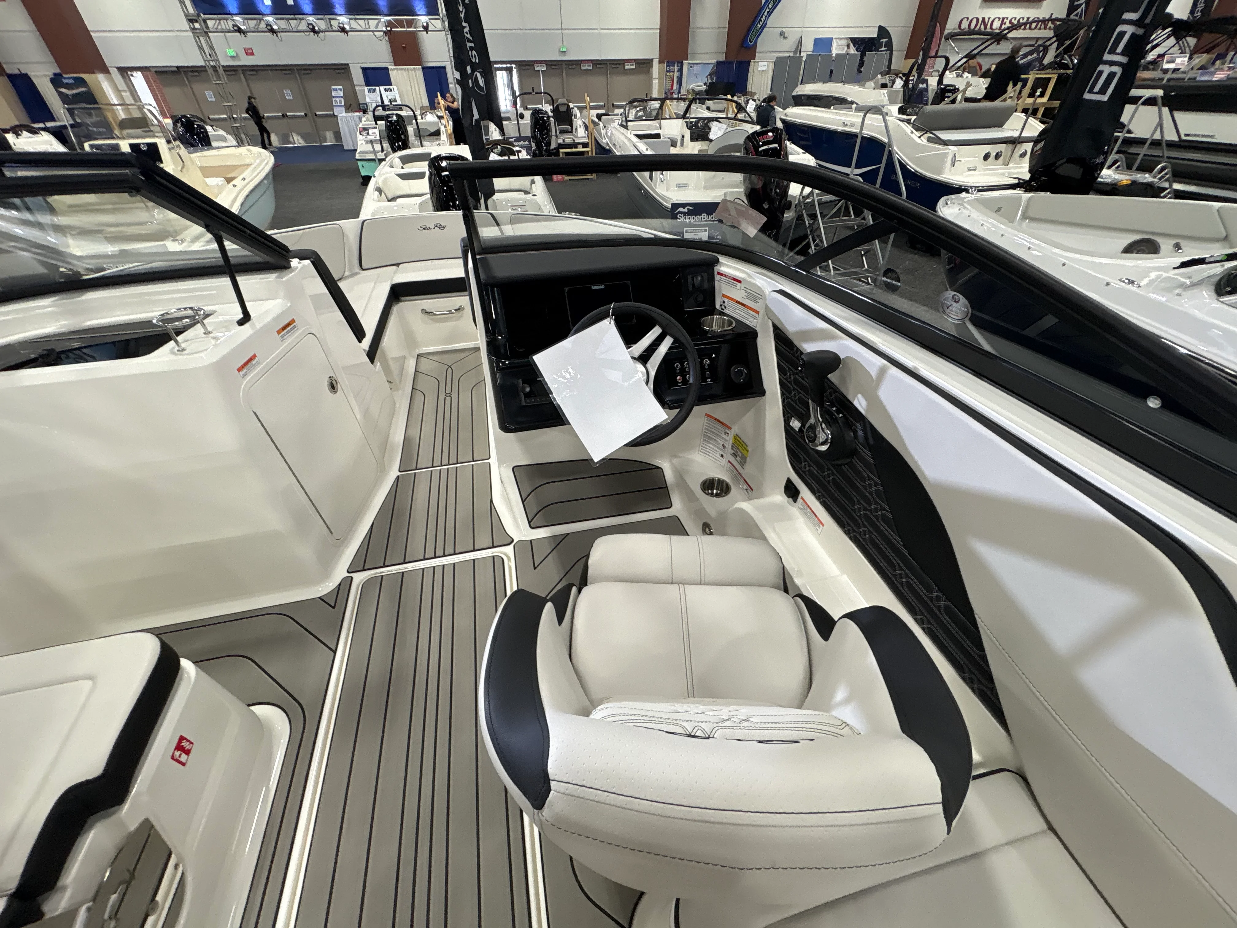 2026 Sea Ray SPX 210 Outboard Image Thumbnail #17