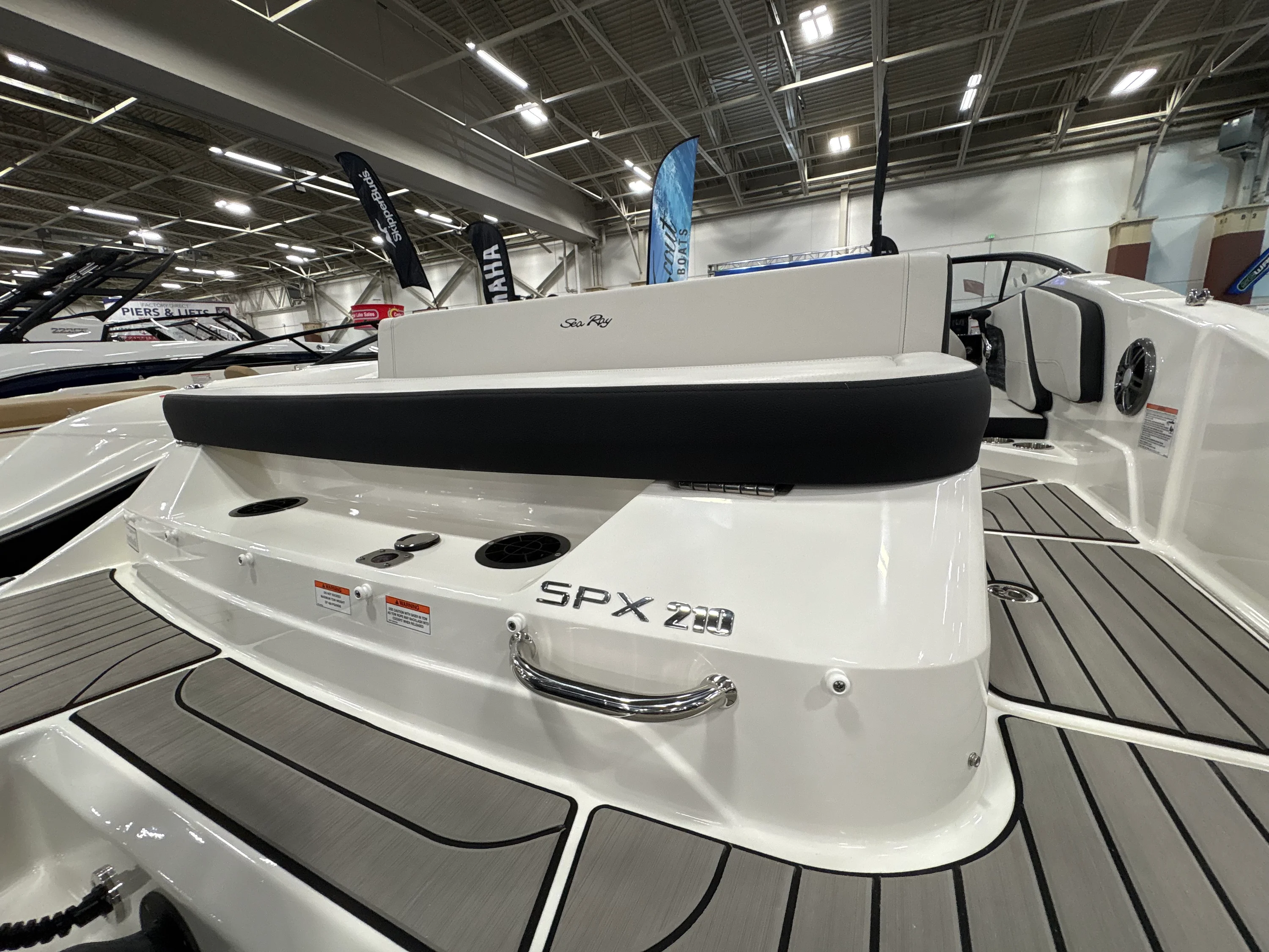 2026 Sea Ray SPX 210 Outboard Image Thumbnail #7