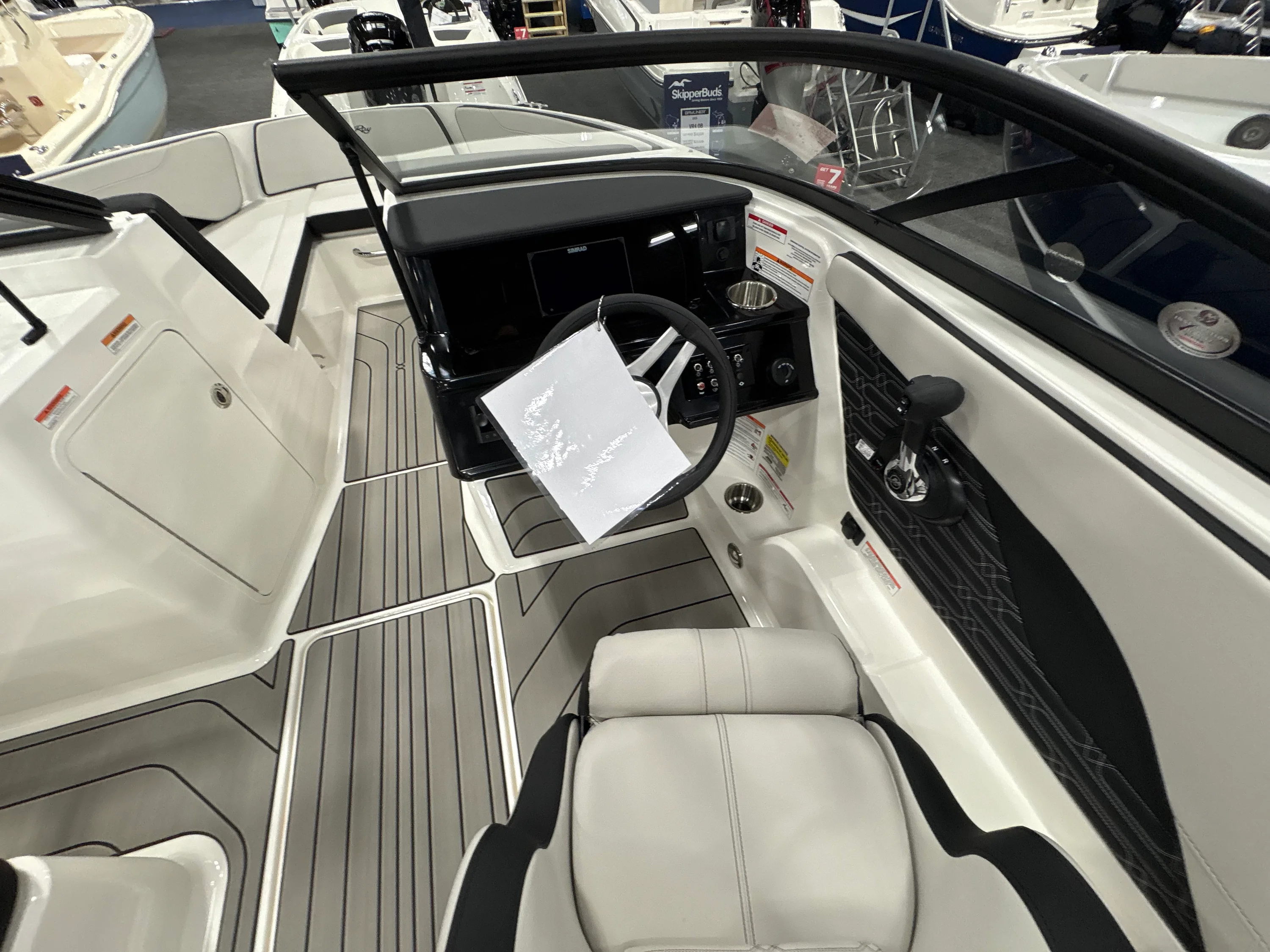 2026 Sea Ray SPX 210 Outboard Image Thumbnail #16