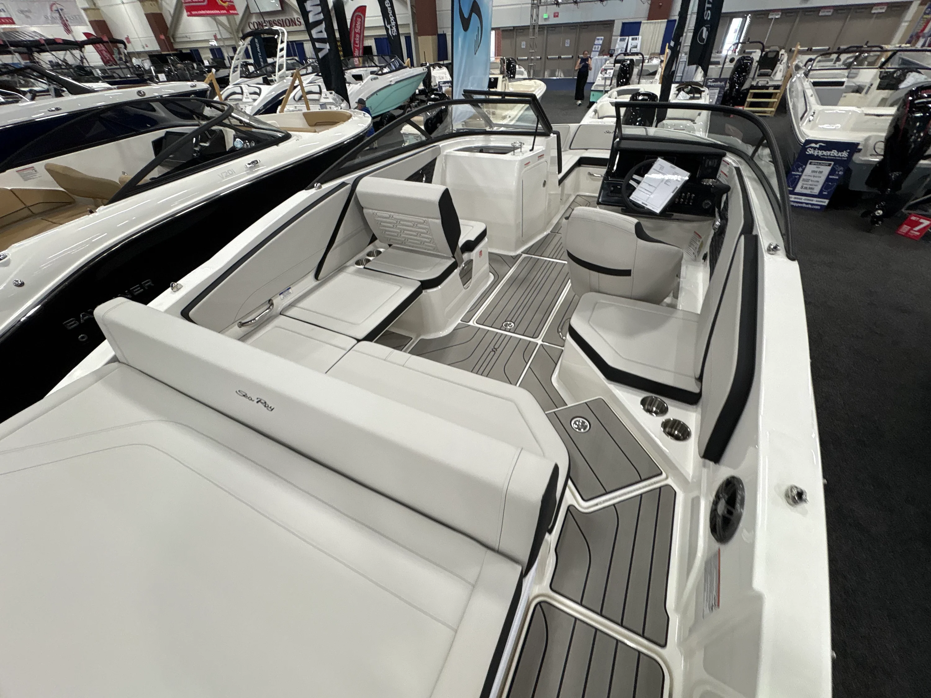 2026 Sea Ray SPX 210 Outboard Image Thumbnail #8