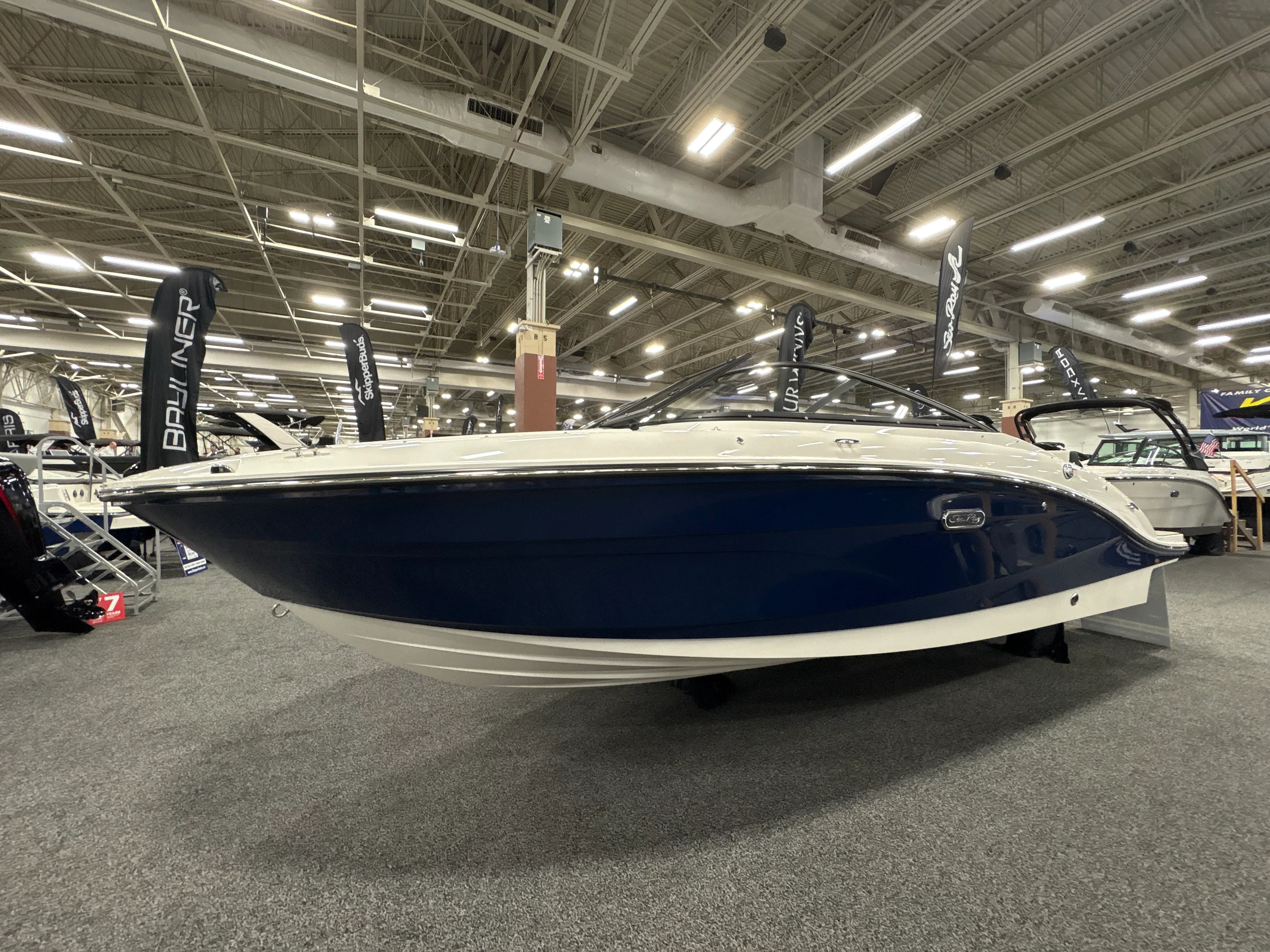 2026 Sea Ray SPX 210 Outboard Image Thumbnail #1