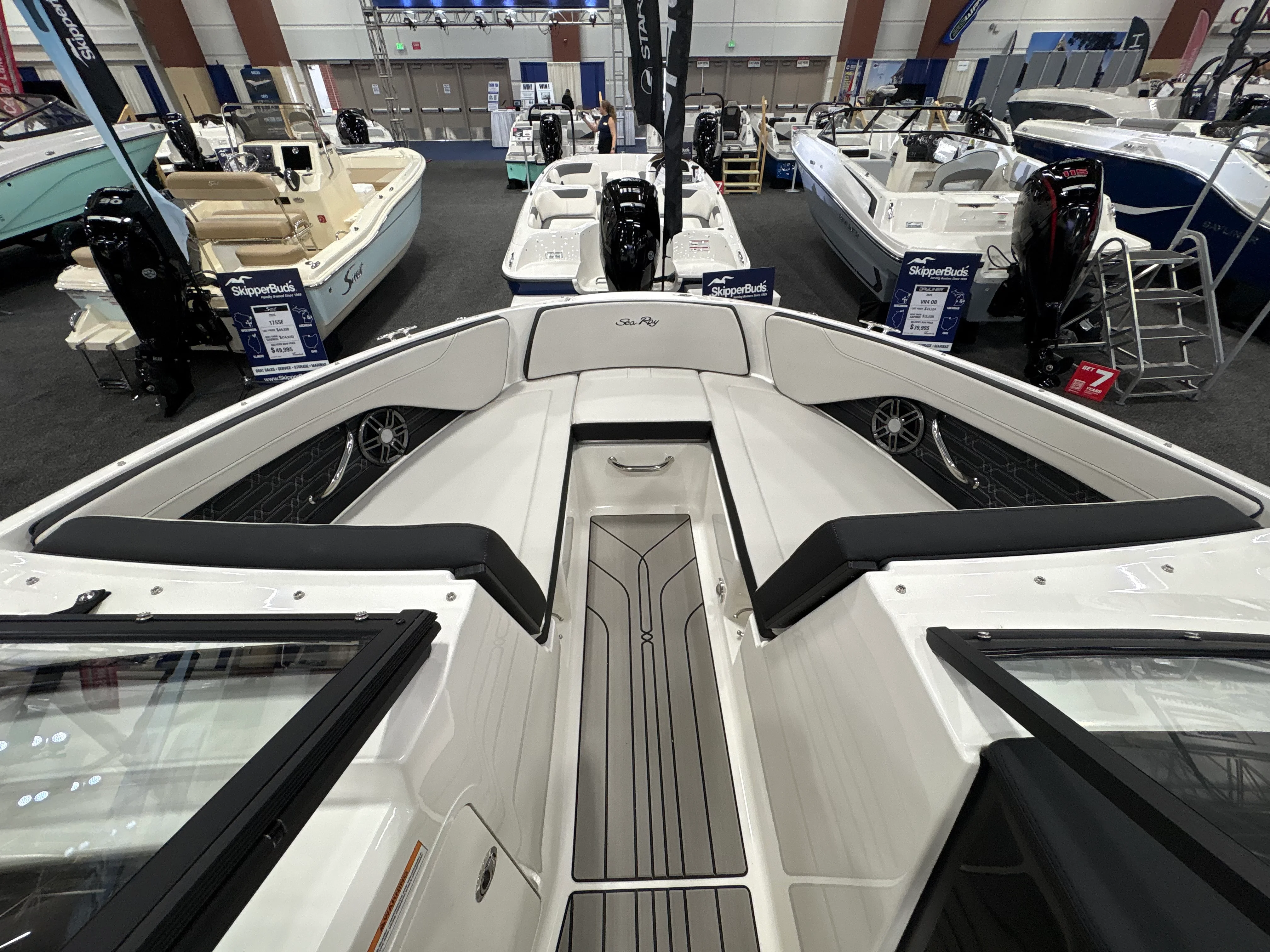 2026 Sea Ray SPX 210 Outboard Image Thumbnail #21