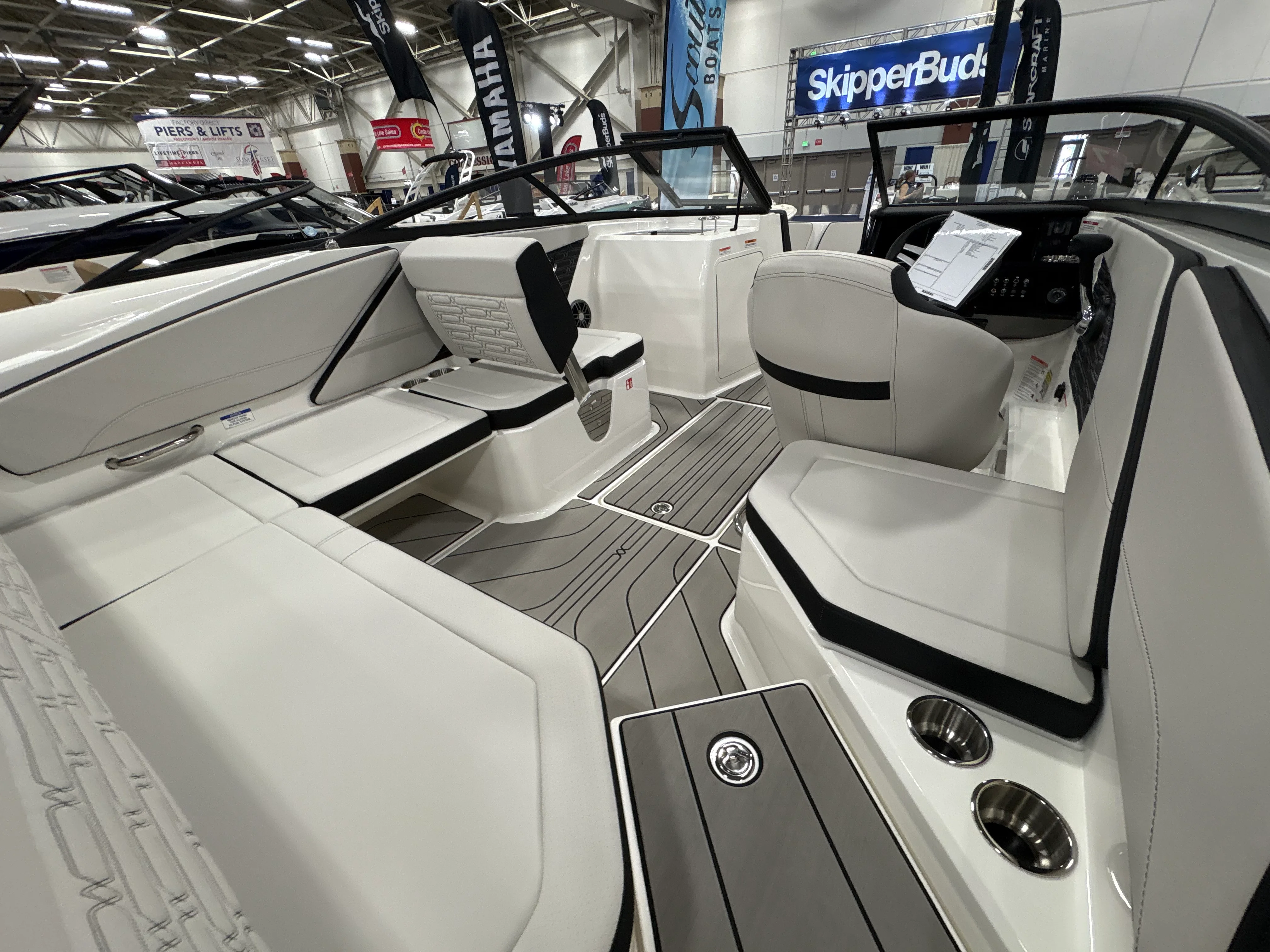 2026 Sea Ray SPX 210 Outboard Image Thumbnail #10