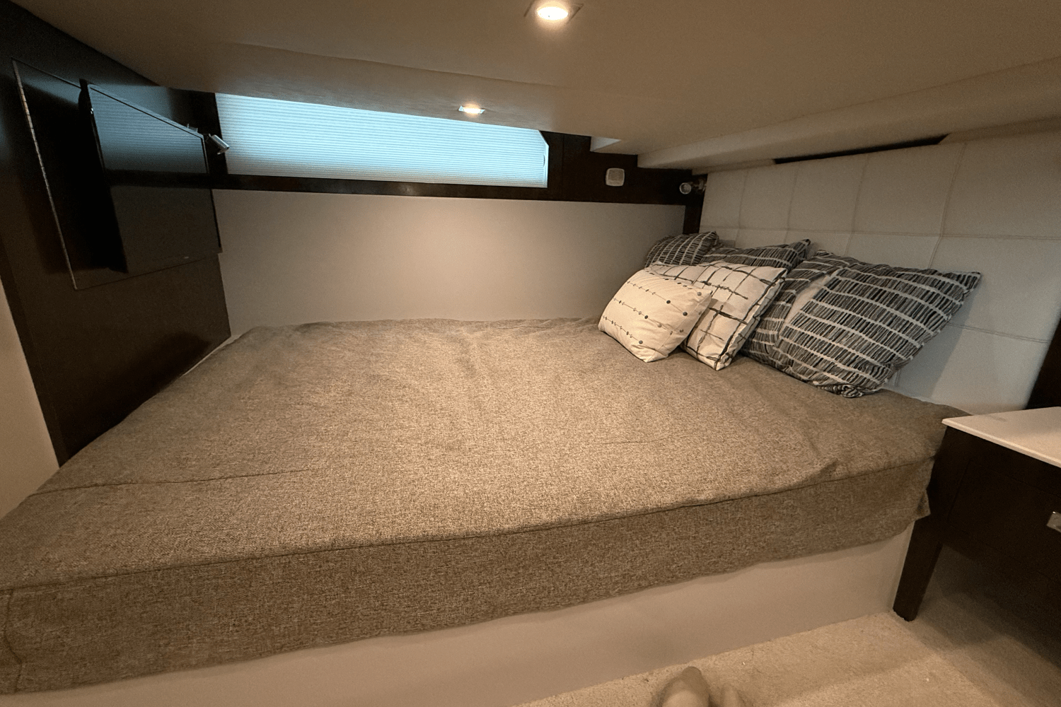 2022 Cruisers Yachts 39 Express Coupe Image Thumbnail #40