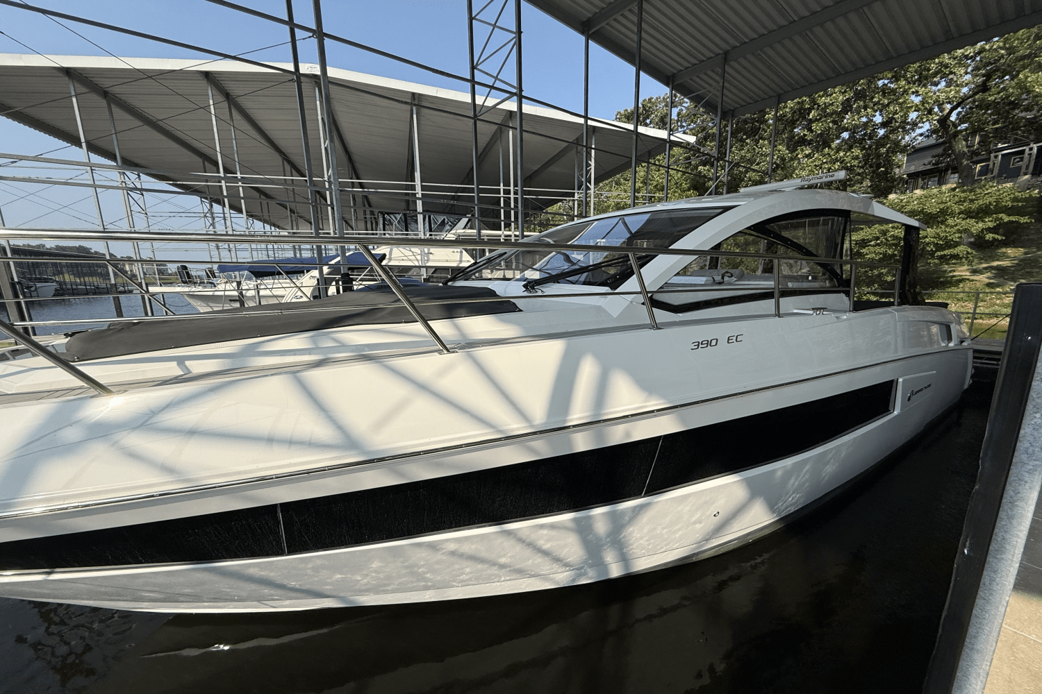 2022 Cruisers Yachts 39 Express Coupe Image Thumbnail #2