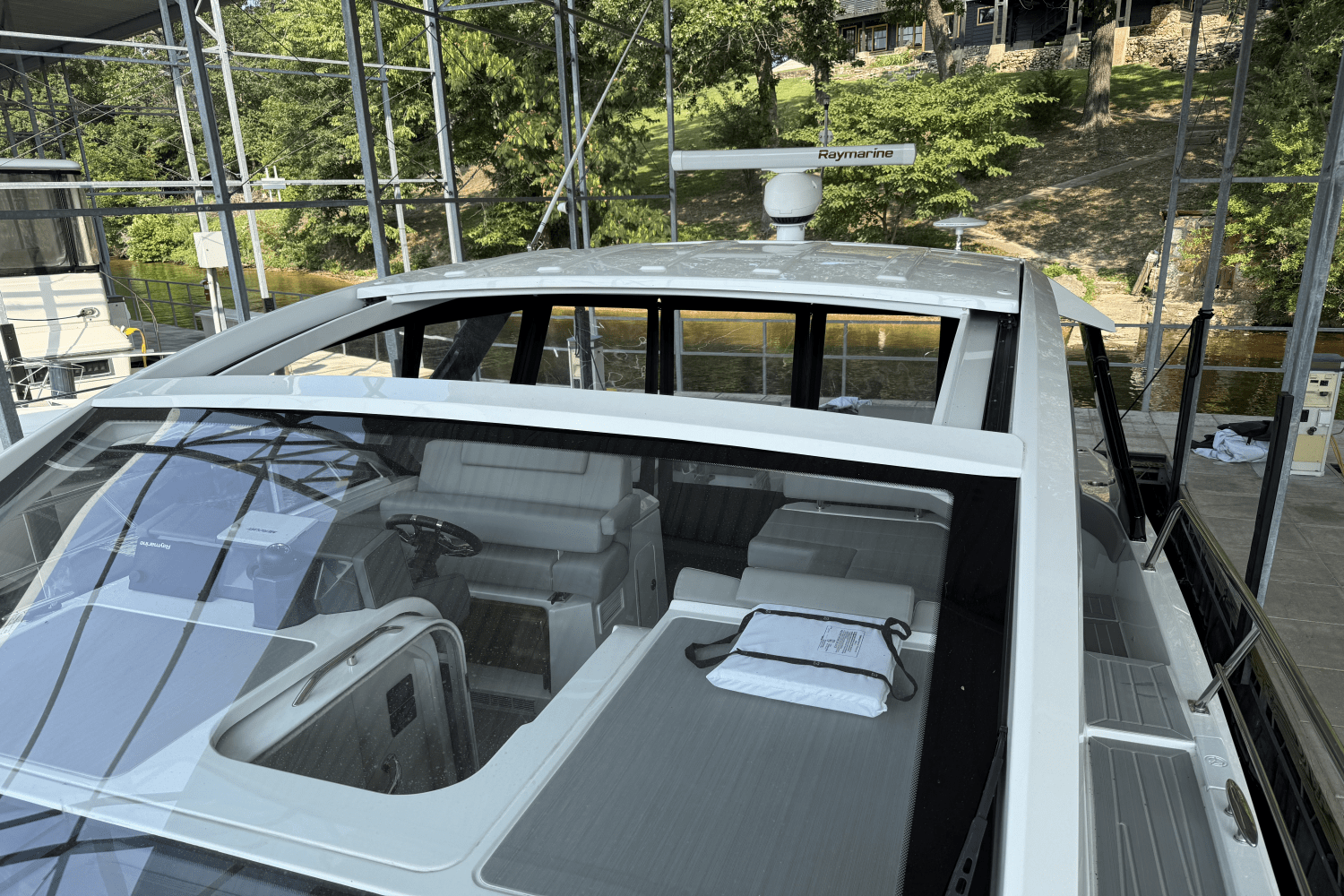 2022 Cruisers Yachts 39 Express Coupe Image Thumbnail #7