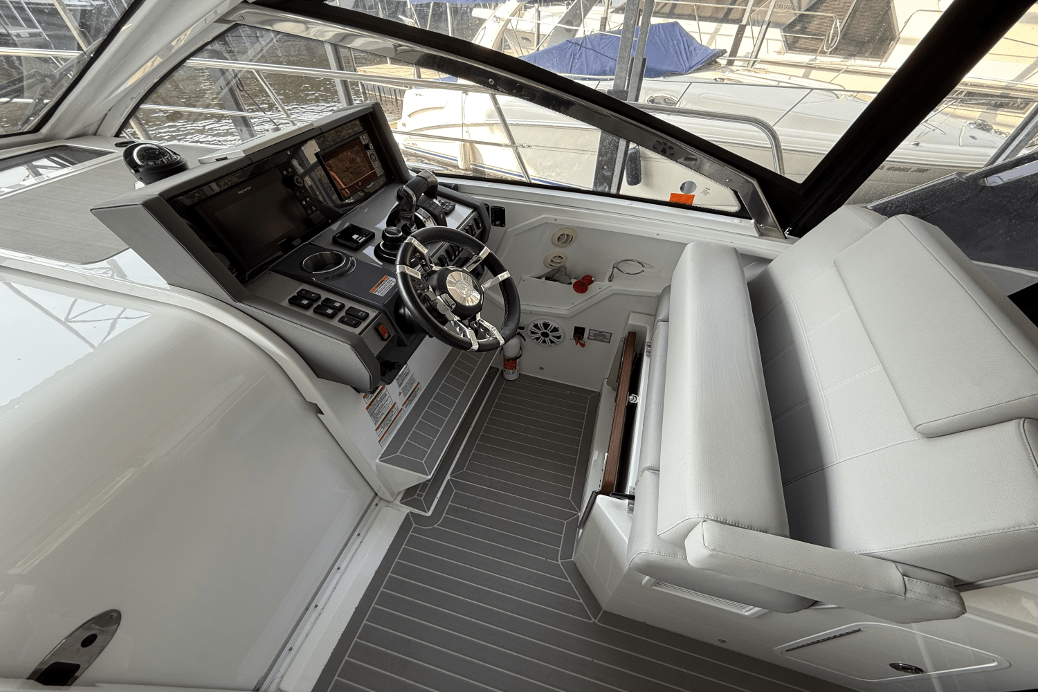 2022 Cruisers Yachts 39 Express Coupe Image Thumbnail #16