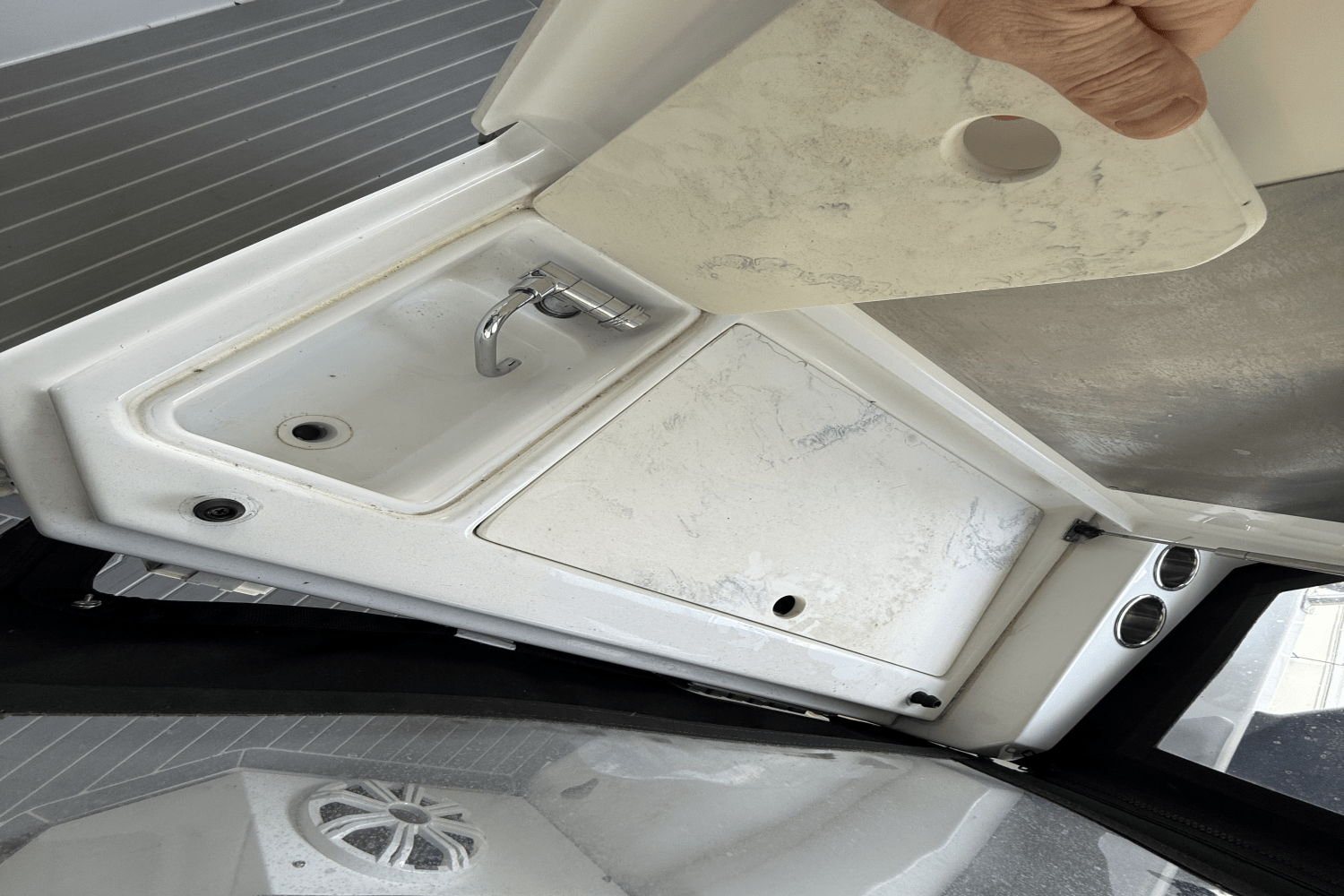 2022 Cruisers Yachts 39 Express Coupe Image Thumbnail #29