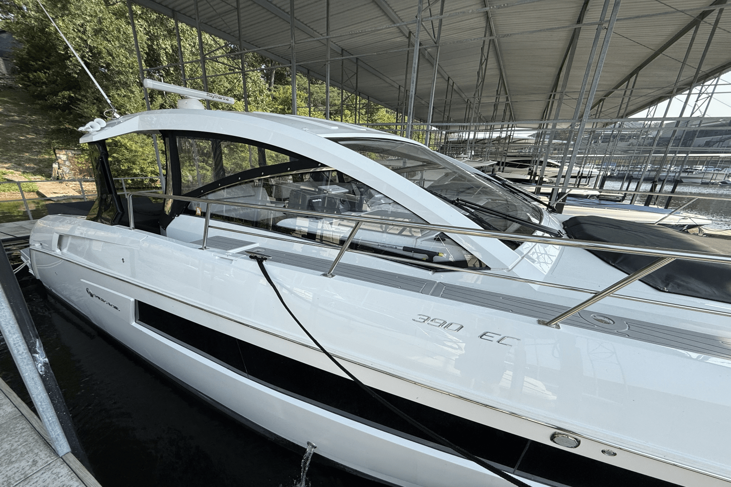 2022 Cruisers Yachts 39 Express Coupe Image Thumbnail #9