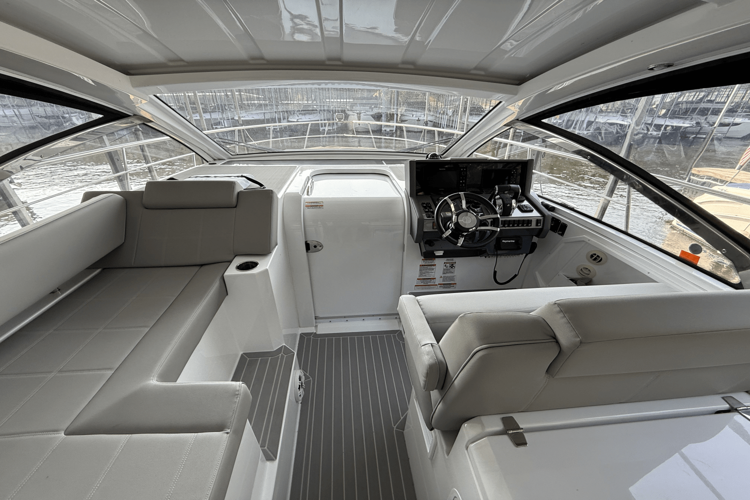 2022 Cruisers Yachts 39 Express Coupe Image Thumbnail #15