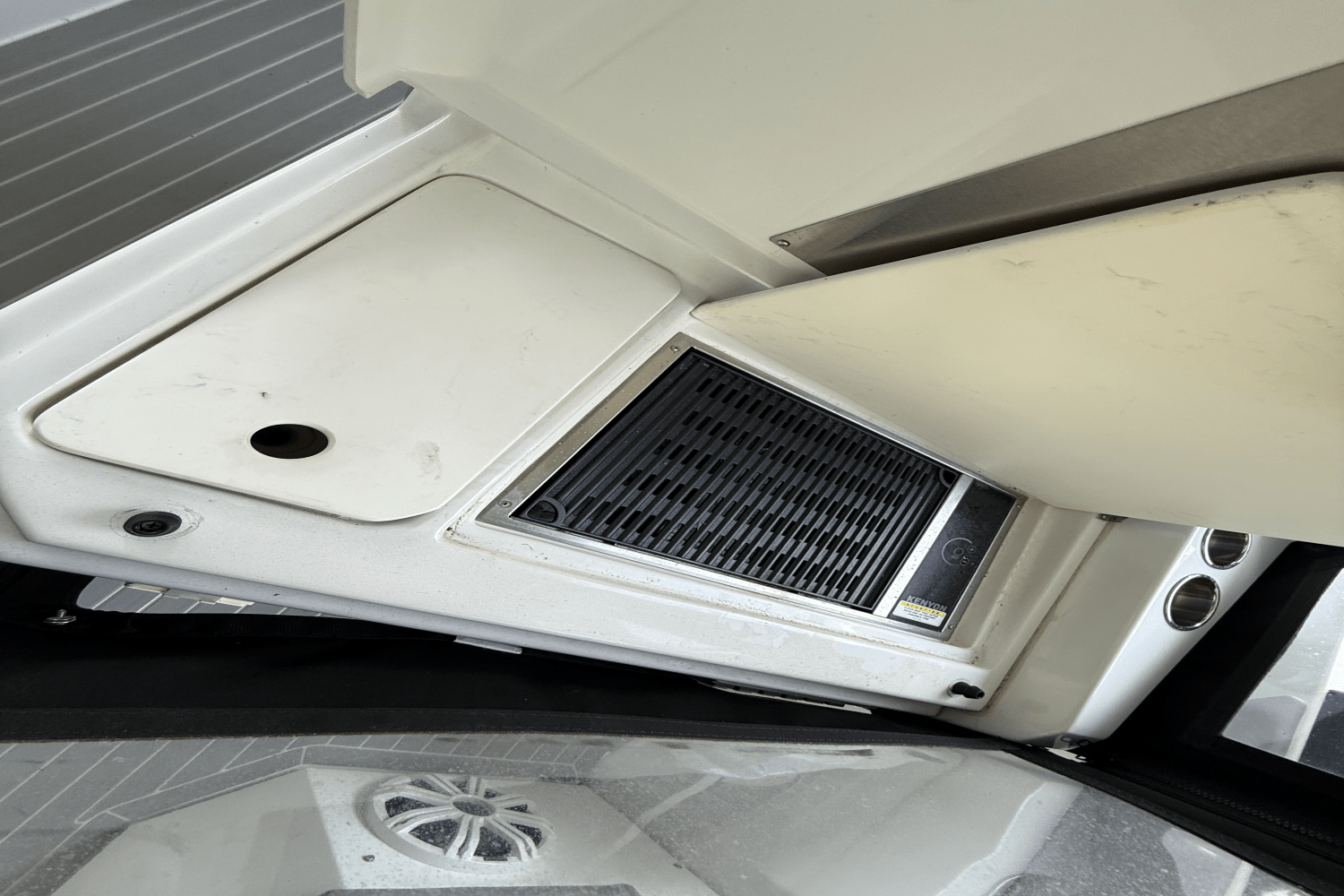 2022 Cruisers Yachts 39 Express Coupe Image Thumbnail #28