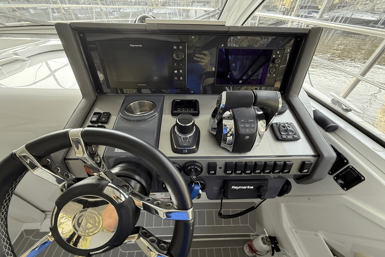 2022 Cruisers Yachts 39 Express Coupe Image Thumbnail #17
