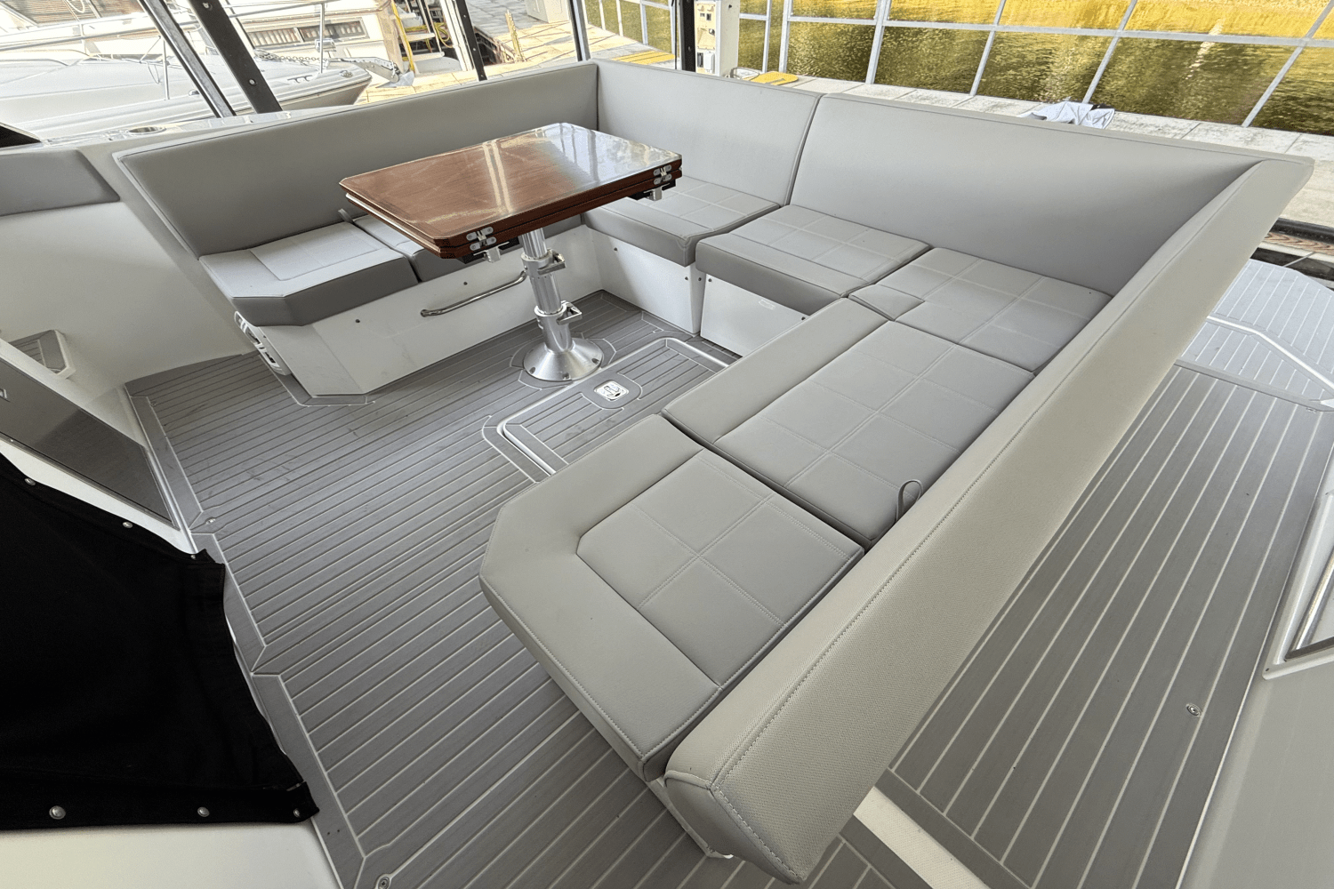 2022 Cruisers Yachts 39 Express Coupe Image Thumbnail #12