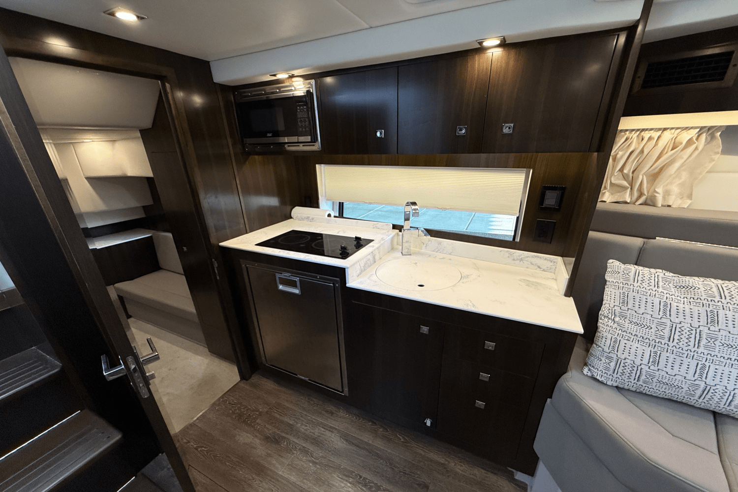 2022 Cruisers Yachts 39 Express Coupe Image Thumbnail #44