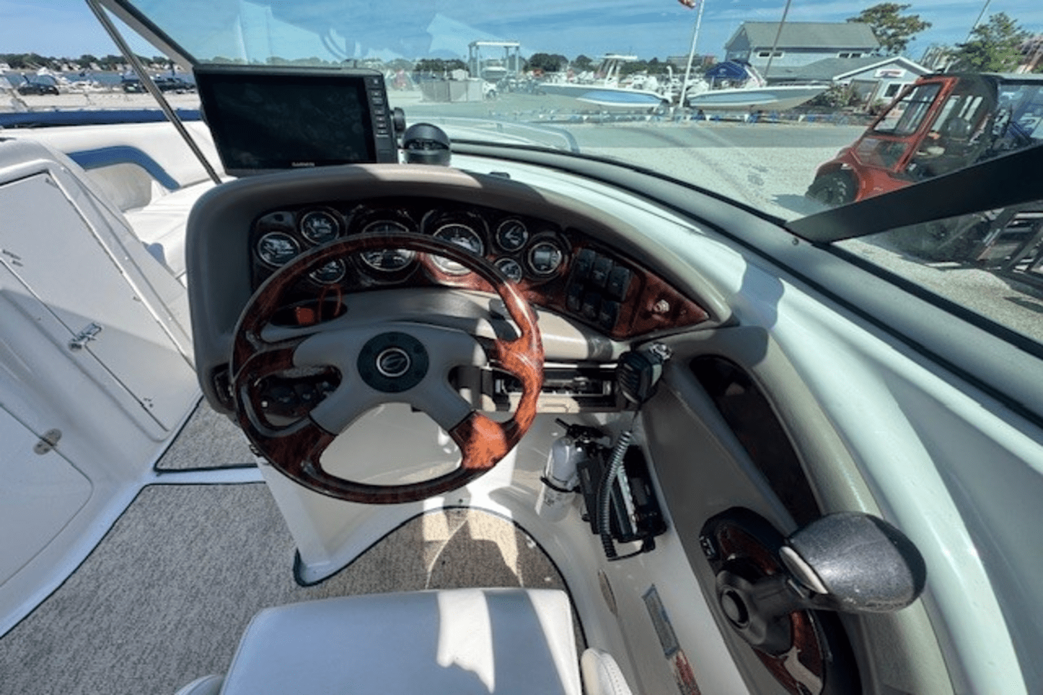 2005 Crownline 270 Image Thumbnail #9