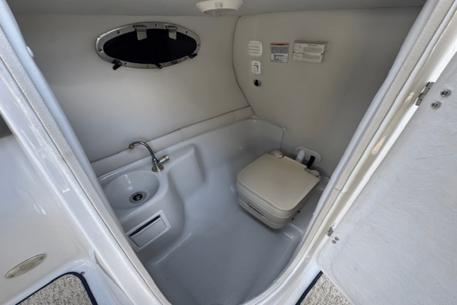 2005 Crownline 270 Image Thumbnail #13