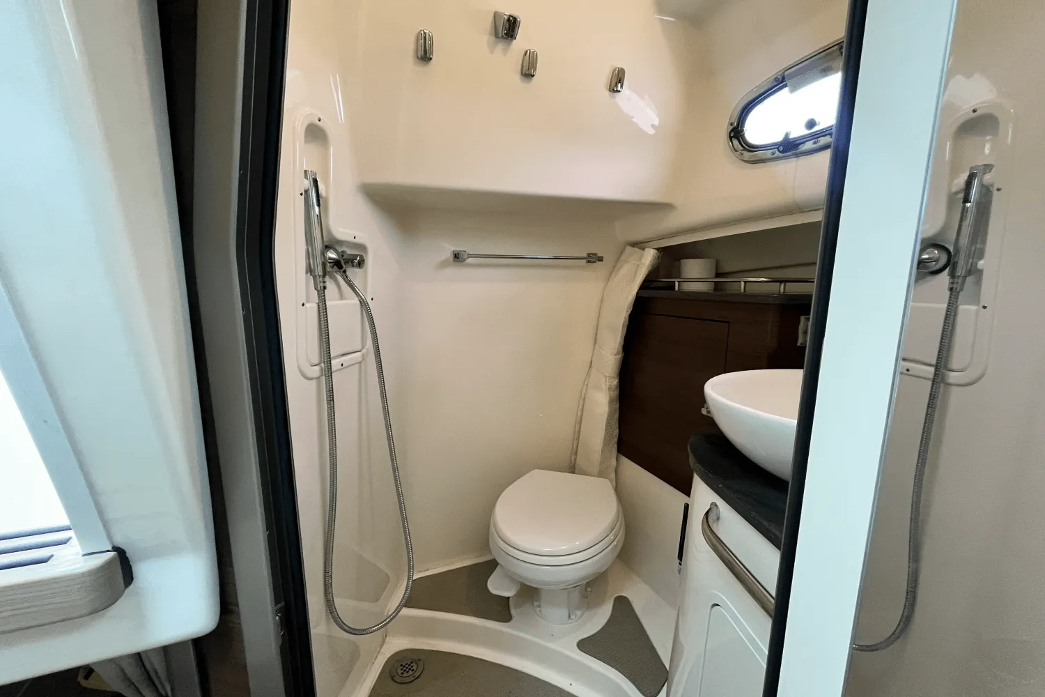 2022 Boston Whaler 345 CONQUEST Image Thumbnail #16