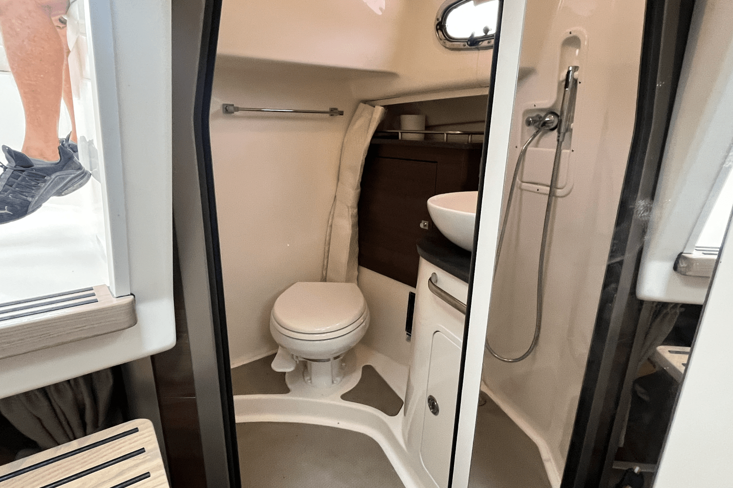 2022 Boston Whaler 345 CONQUEST Image Thumbnail #15