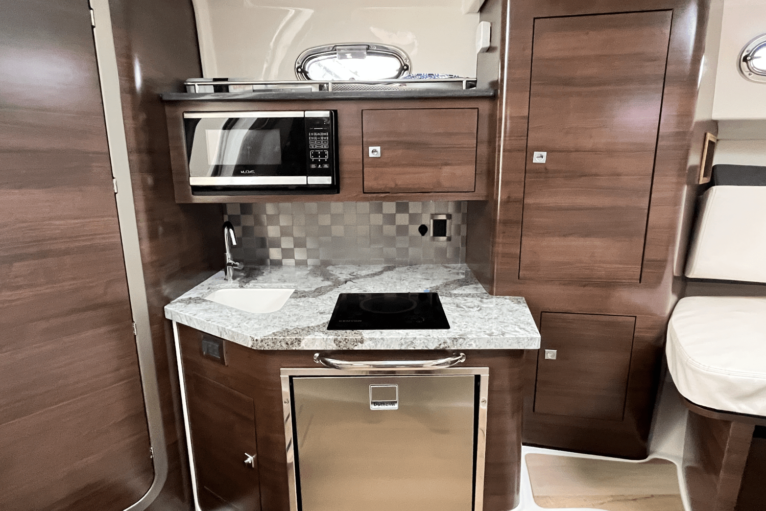 2022 Boston Whaler 345 CONQUEST Image Thumbnail #13