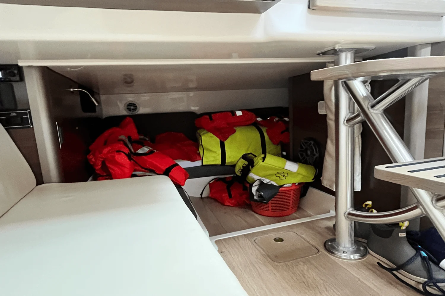 2022 Boston Whaler 345 CONQUEST Image Thumbnail #10