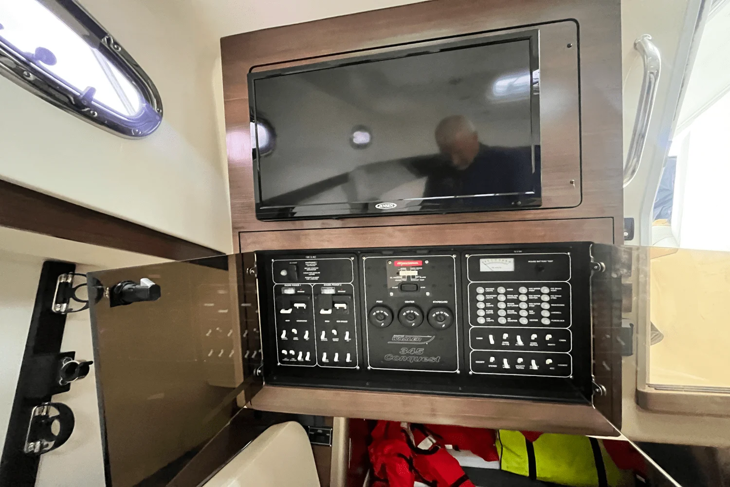 2022 Boston Whaler 345 CONQUEST Image Thumbnail #11