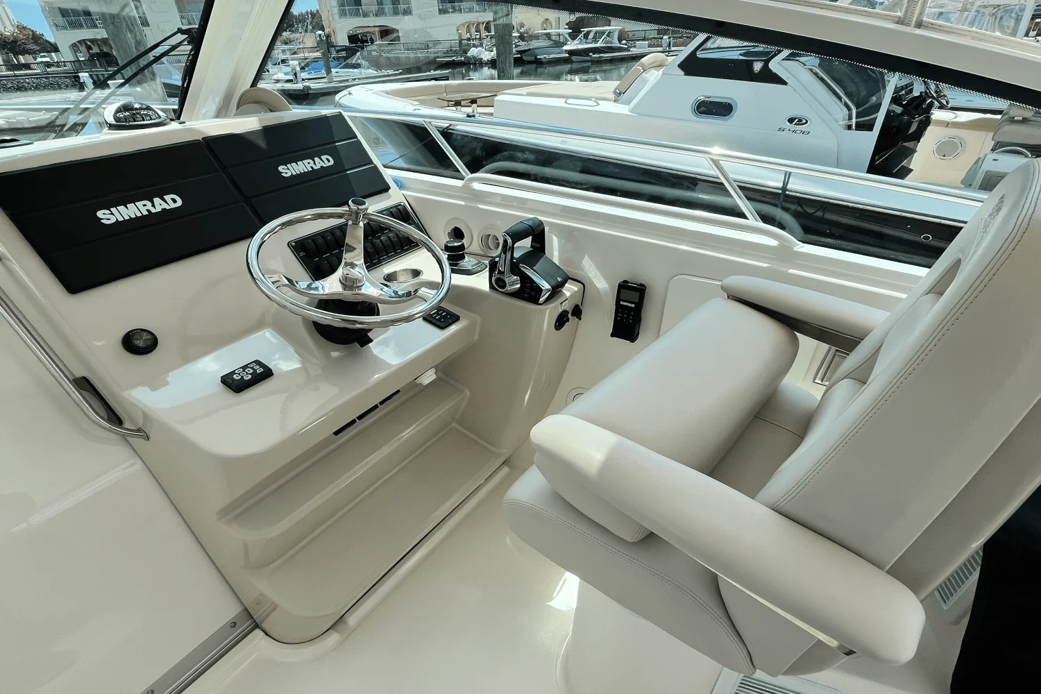 2022 Boston Whaler 345 CONQUEST Image Thumbnail #6