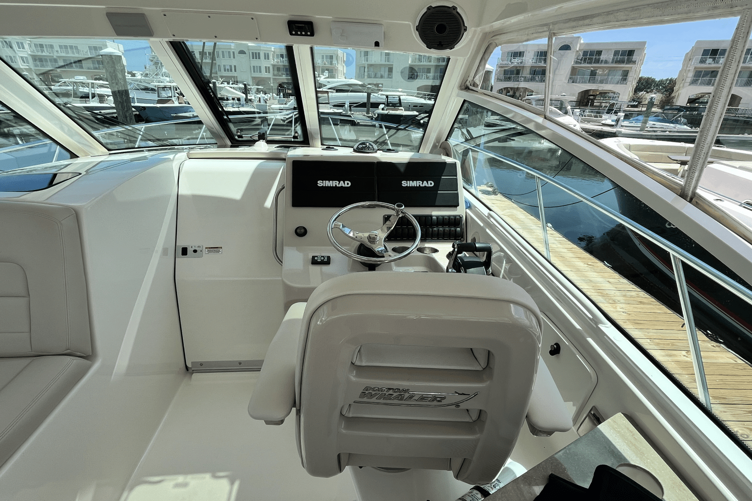 2022 Boston Whaler 345 CONQUEST Image Thumbnail #5