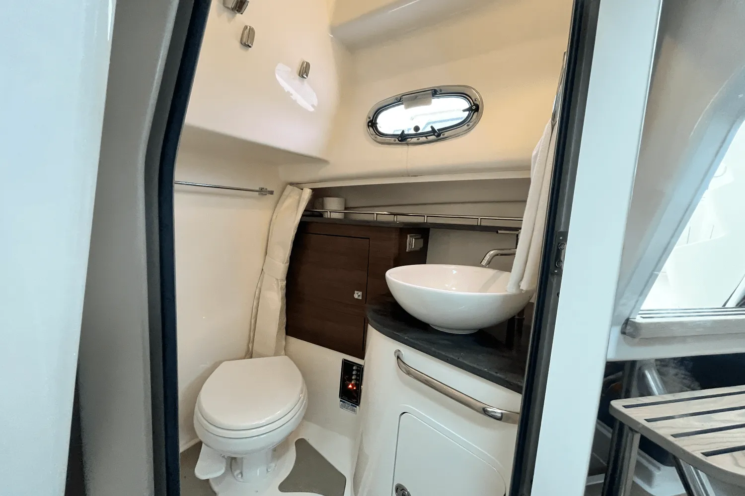2022 Boston Whaler 345 CONQUEST Image Thumbnail #17
