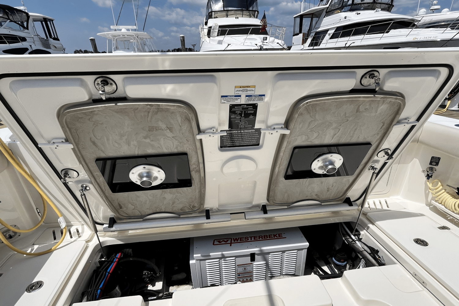 2022 Boston Whaler 345 CONQUEST Image Thumbnail #8