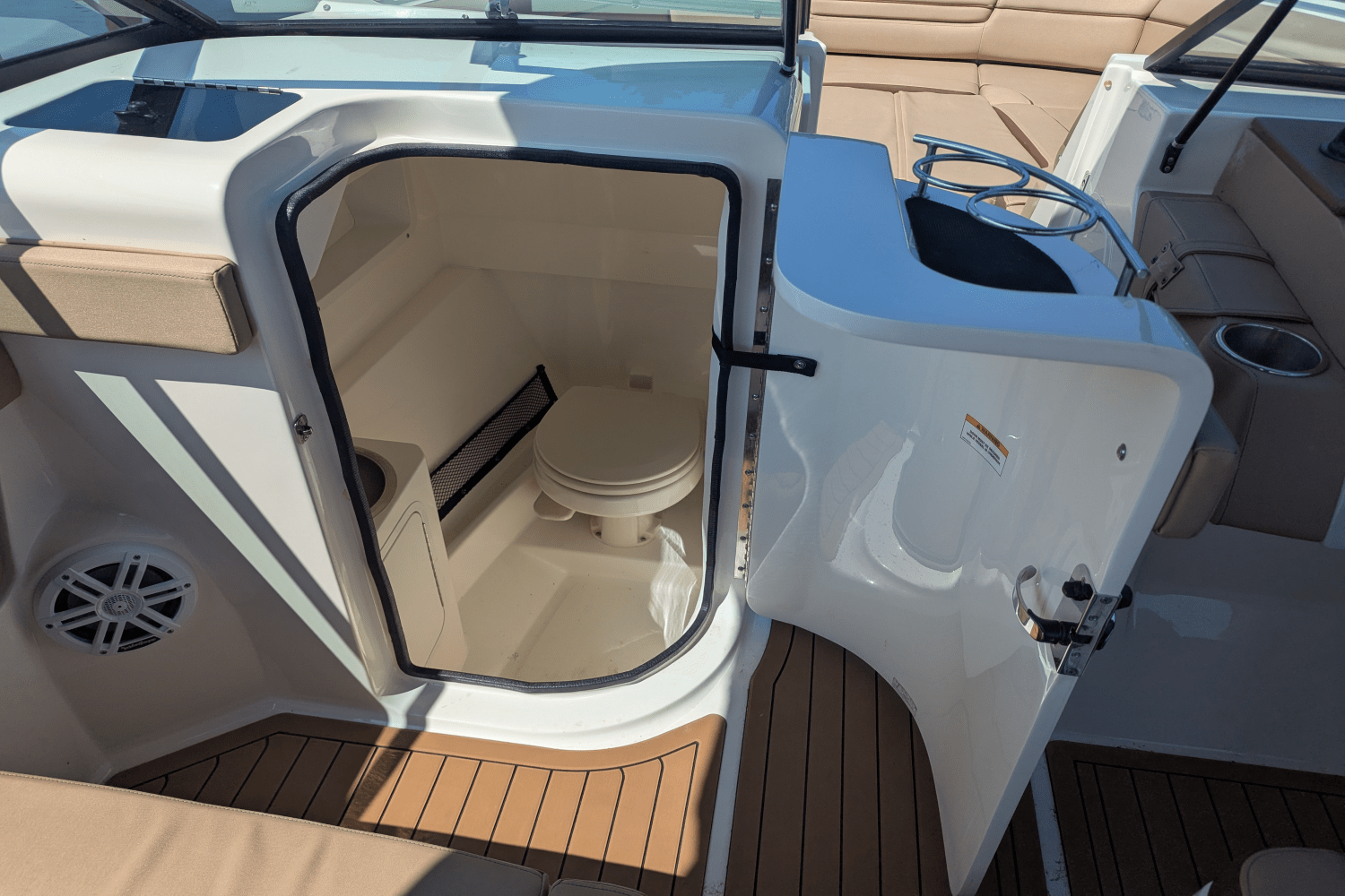 2016 Sea Ray 270 SD OB Image Thumbnail #13