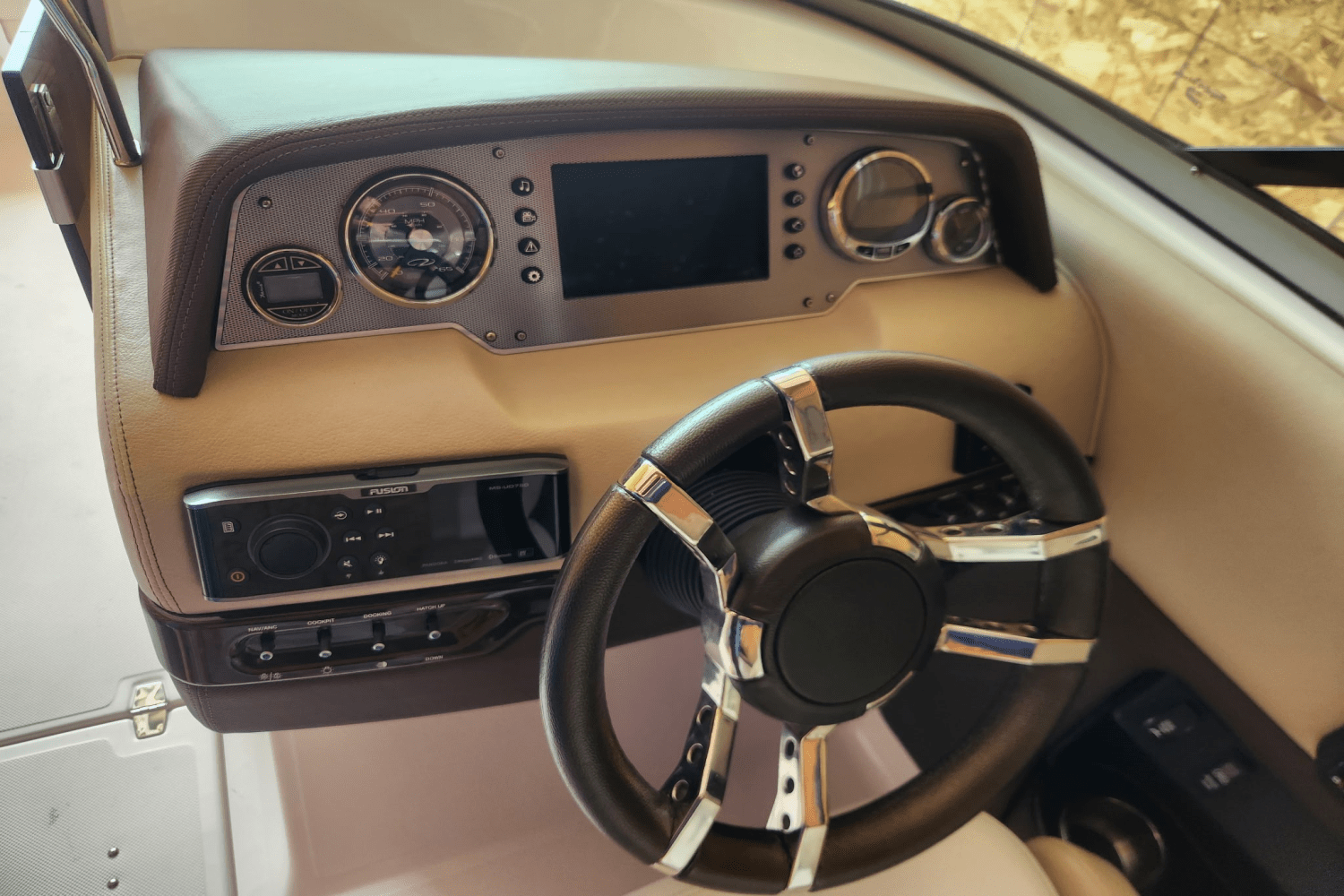 2015 Regal 2500 Image Thumbnail #9