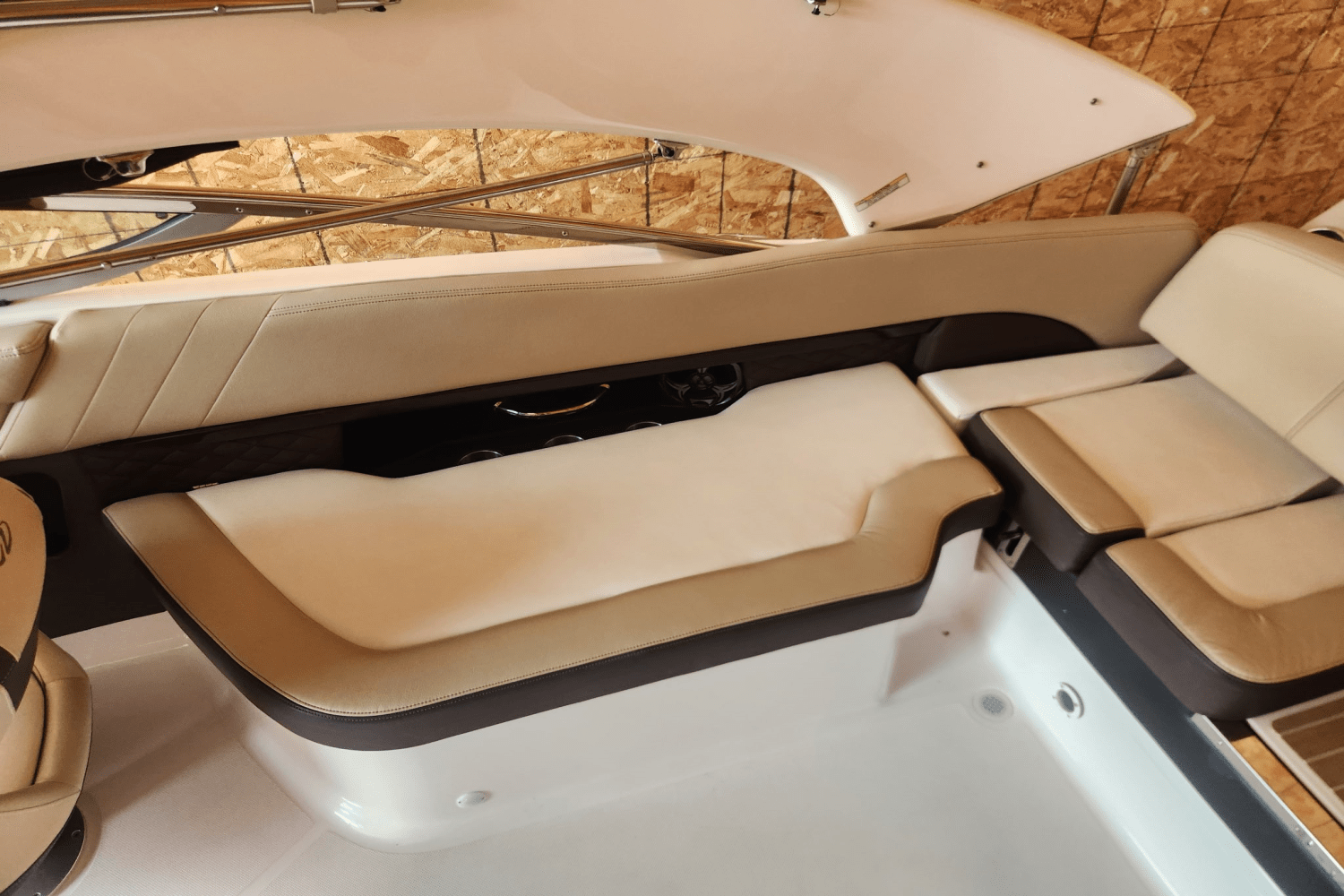 2015 Regal 2500 Image Thumbnail #4