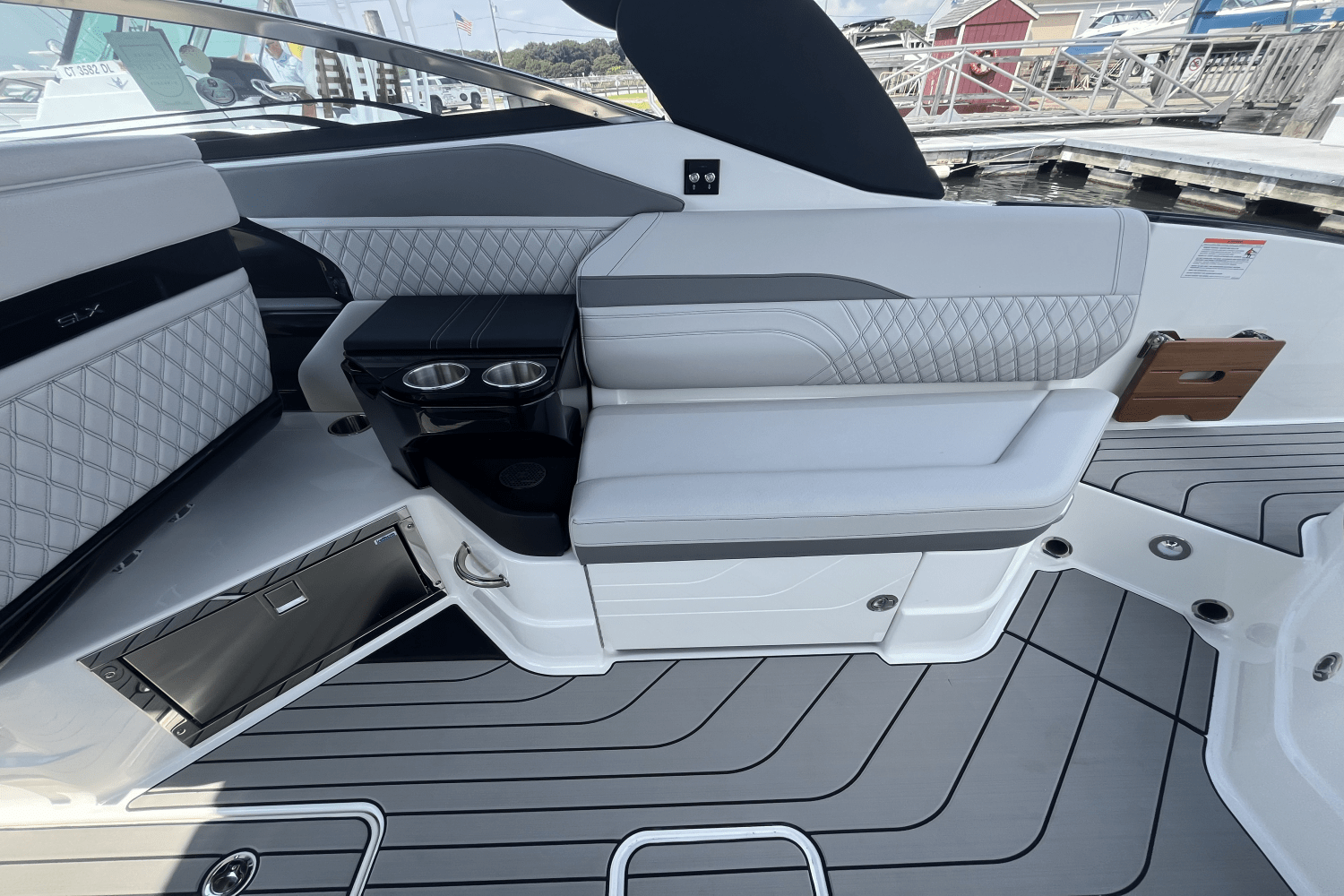 2026 Sea Ray SLX 280 Outboard Image Thumbnail #10