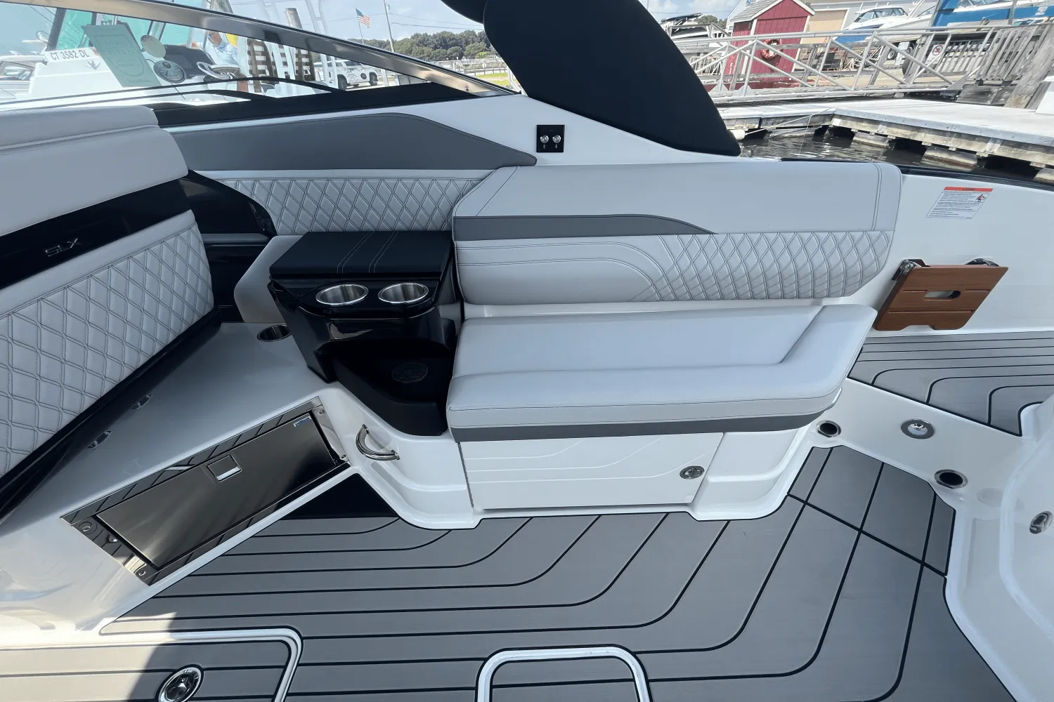 2026 Sea Ray SLX 280 Outboard Image Thumbnail #10