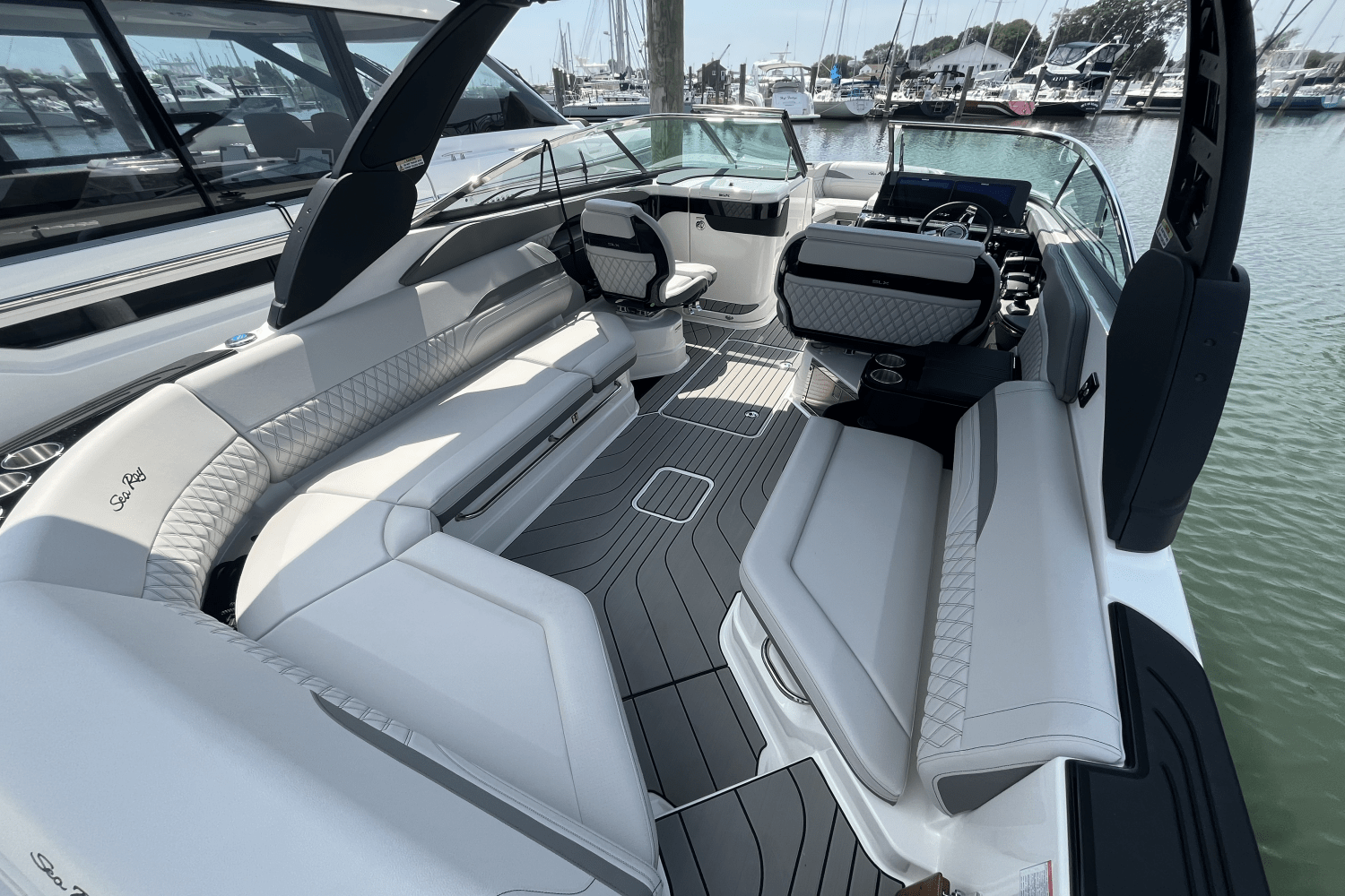 2026 Sea Ray SLX 280 Outboard Image Thumbnail #9