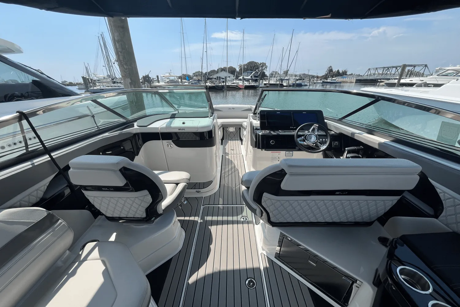 2026 Sea Ray SLX 280 Outboard Image Thumbnail #11