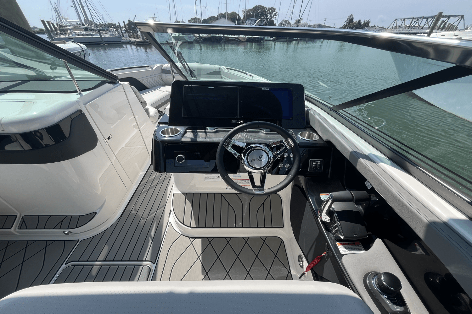 2026 Sea Ray SLX 280 Outboard Image Thumbnail #13