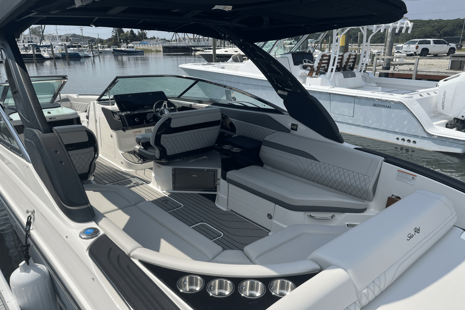 2026 Sea Ray SLX 280 Outboard Image Thumbnail #8