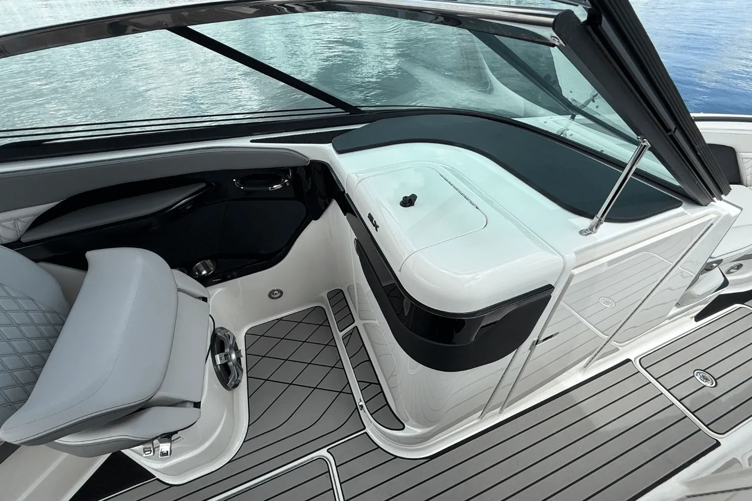 2026 Sea Ray SLX 280 Image Thumbnail #18