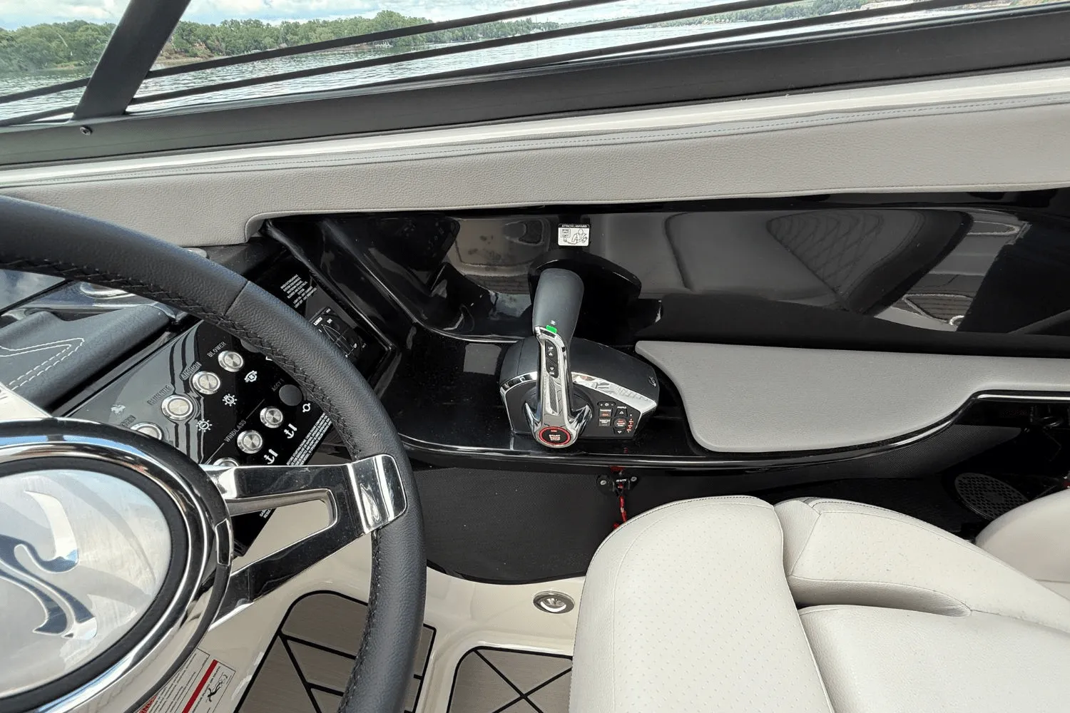 2026 Sea Ray SLX 280 Image Thumbnail #27