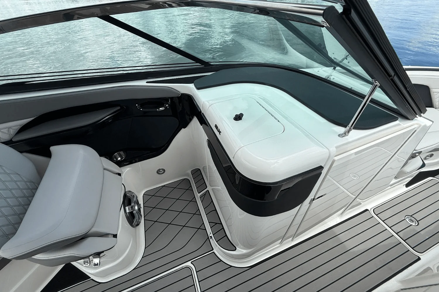 2026 Sea Ray SLX 280 Image Thumbnail #18