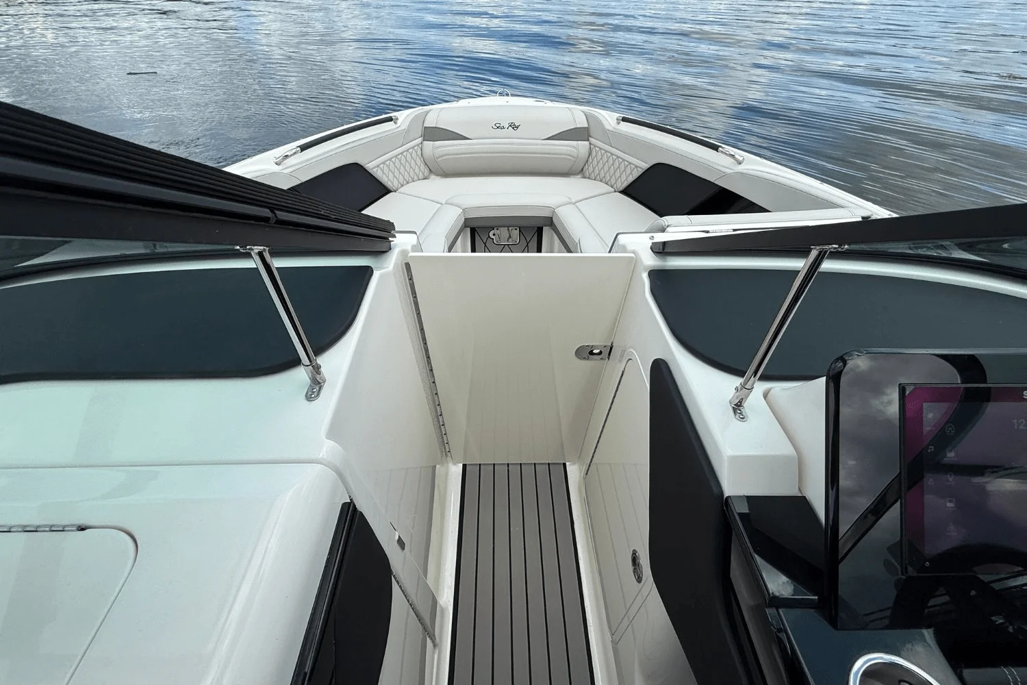 2026 Sea Ray SLX 280 Image Thumbnail #28