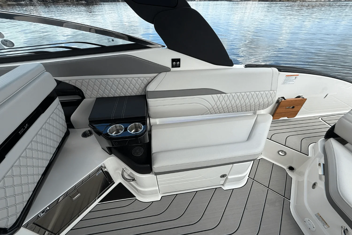 2026 Sea Ray SLX 280 Image Thumbnail #13